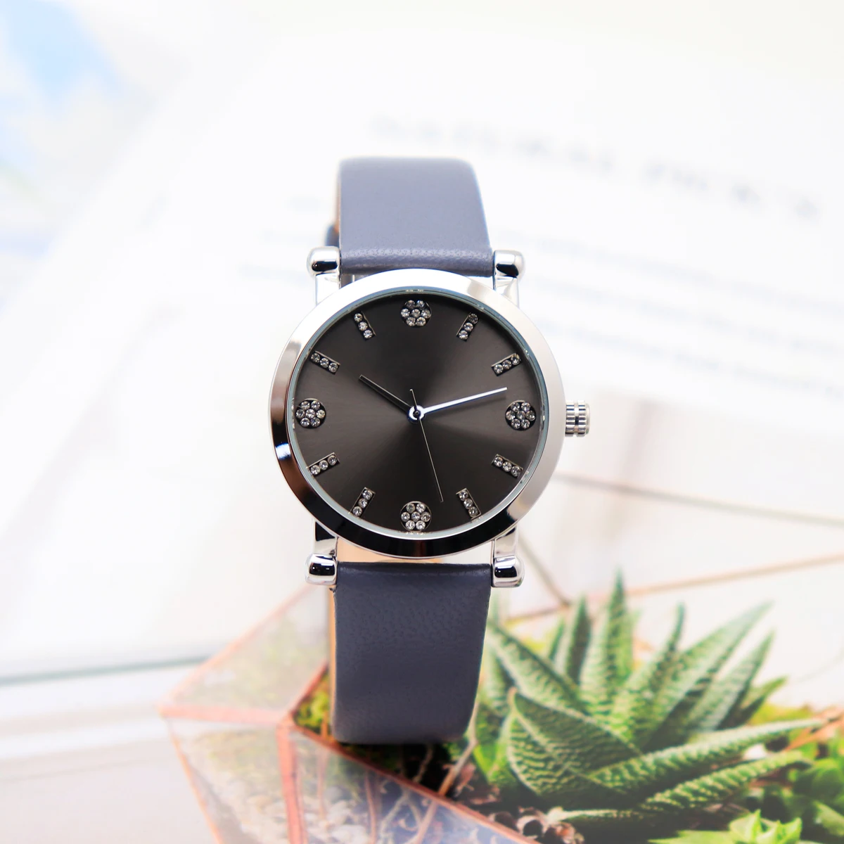 Factory customized Silver gray leather band alloy case waterproof quartz movement cheap lady watches