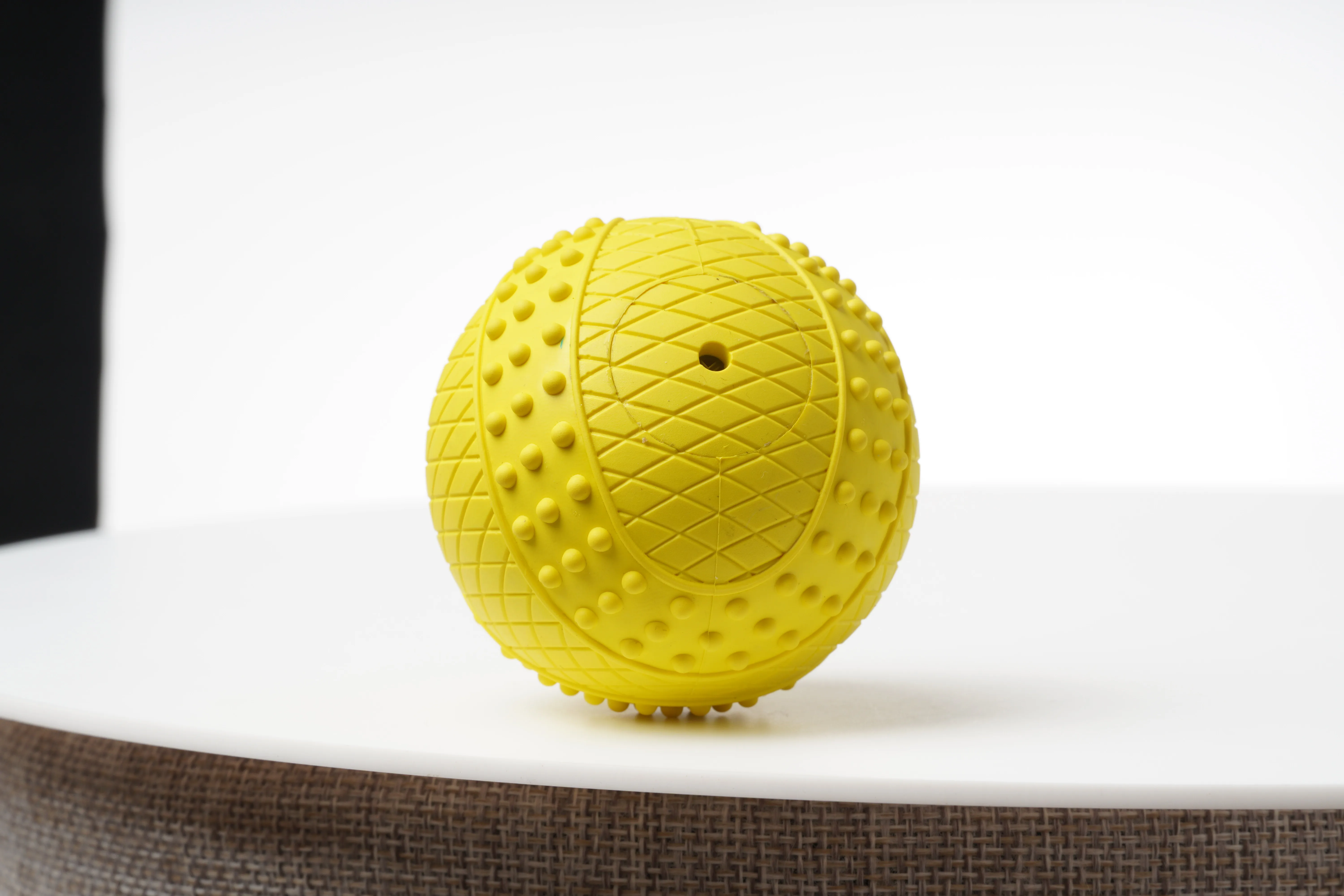  Vking Manufacturer Natural Rubber Supply Interactive Pet Training Squeaky Chew Toys Ball for