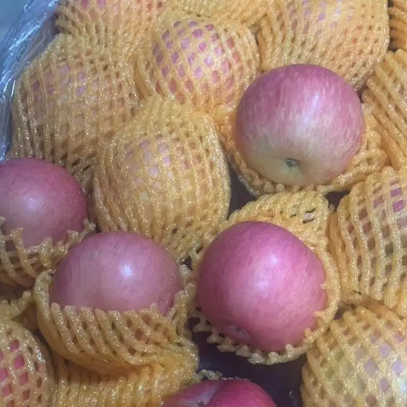 High water content and juicy chinese honey fuji apple