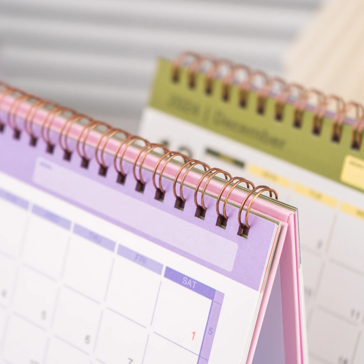 Custom Logo Printed 2025 Spirals Wire Stand Flips Table Desk Blank Desktop Calendar