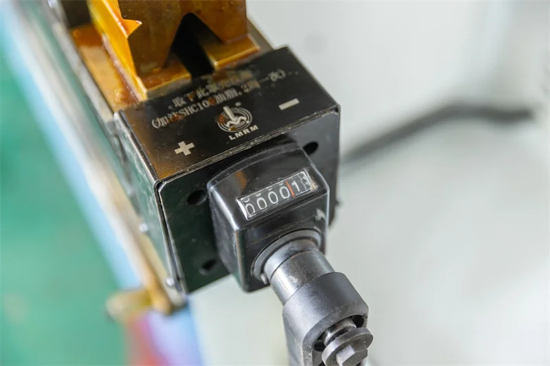 4 Axis 3 Axis Automatic Mini Hydraulic Small CNC/NC Press Brake 40T 1600mm with Estun System for Sale