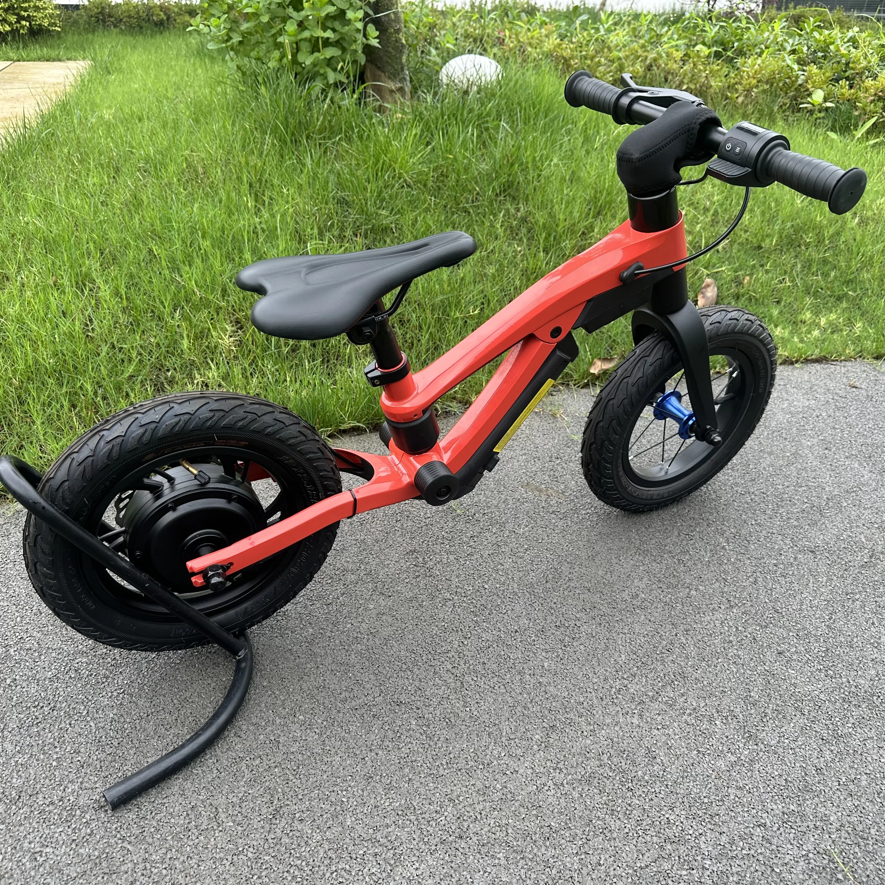 Factory price 12inch Electric Bicycle for Kids Lithium Battery Powered Children Riding toys  electric kids Balance bike