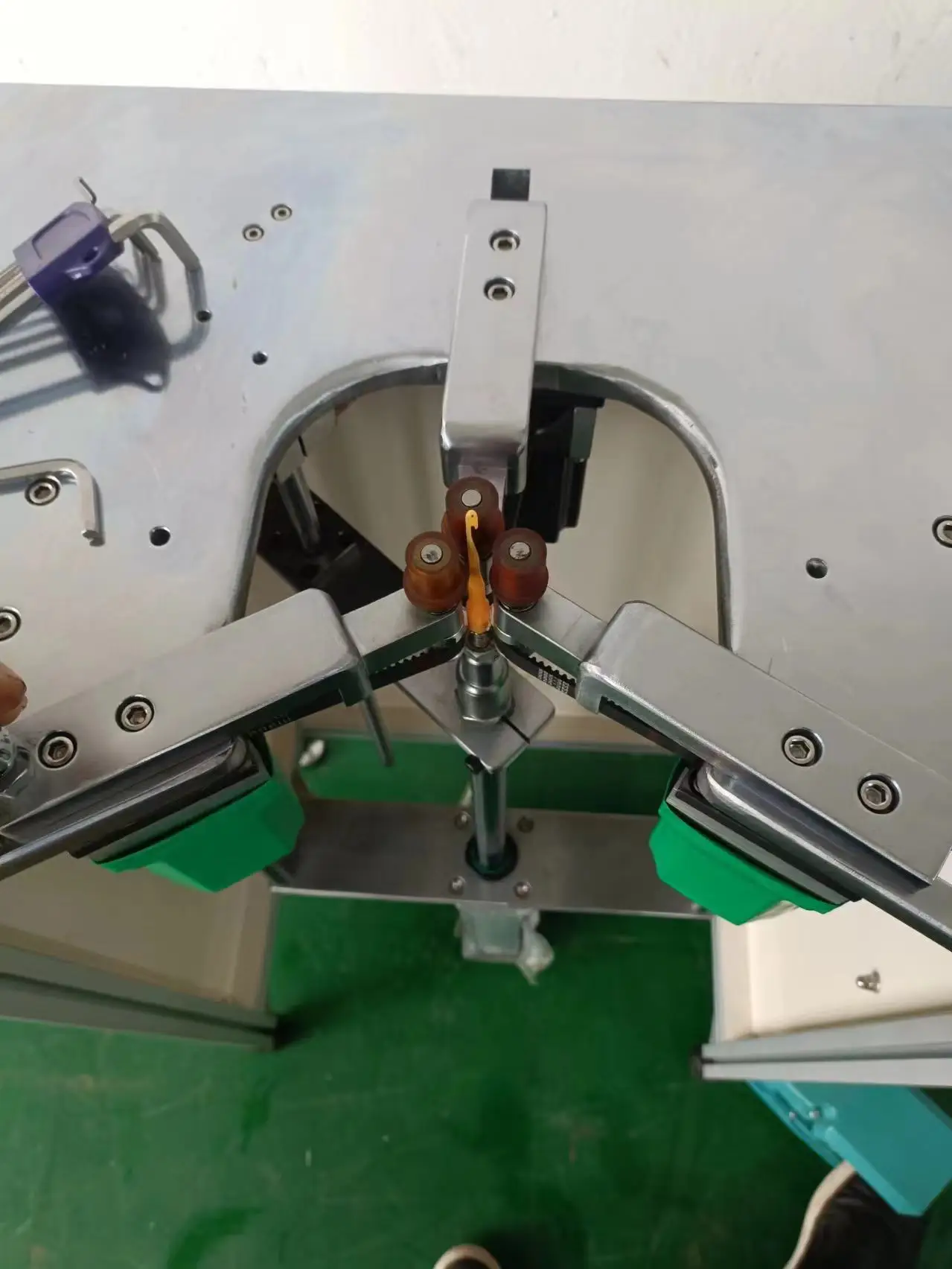 Multi purpose electric  pneumatic toroidal hook type coil winding machine for transformer and inductor with wire diameter