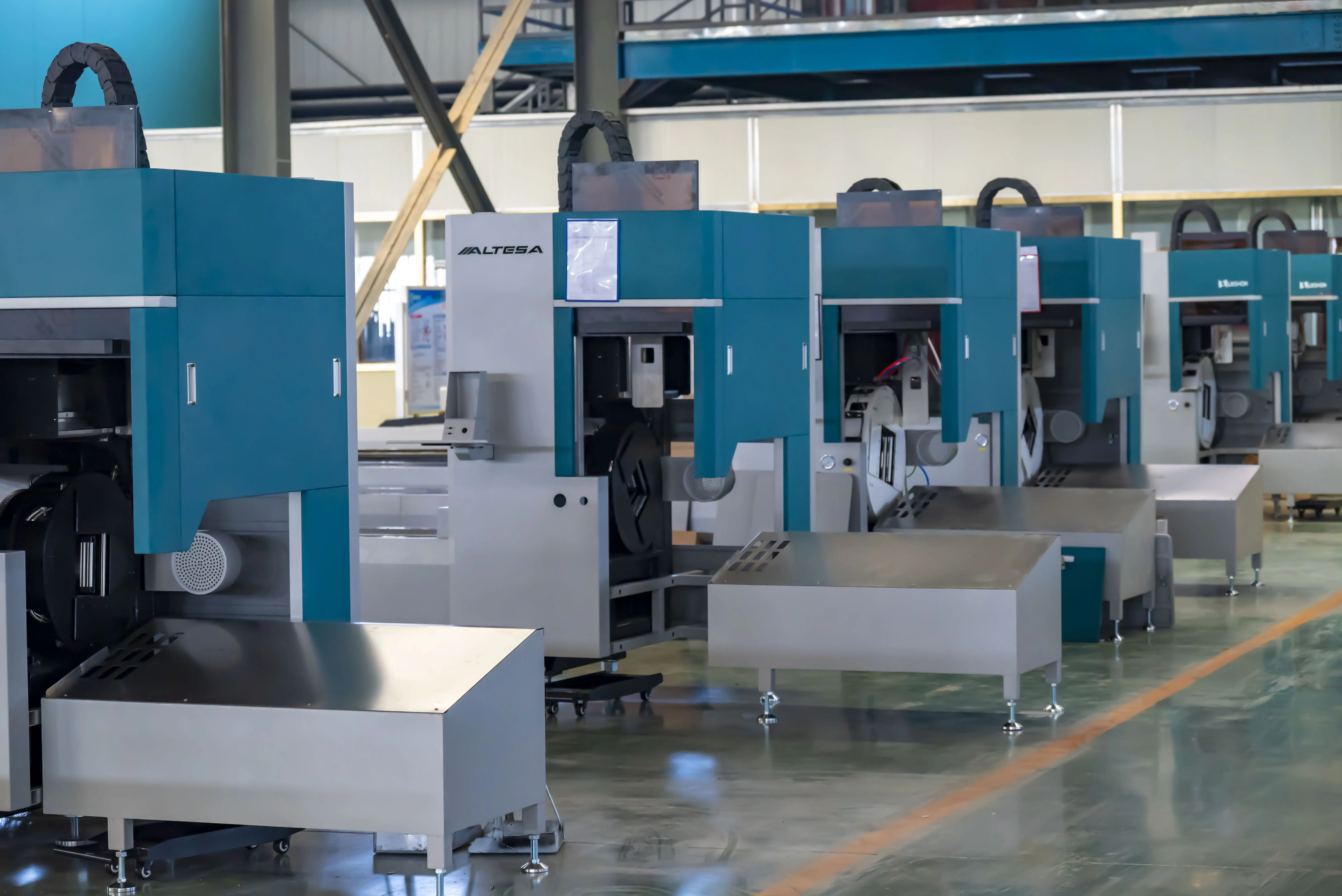 High Precision 2000w Metal Pipe Tube 4000w Fiber Laser Cutting Machine For Carbon Steel Stainless Steel Processing