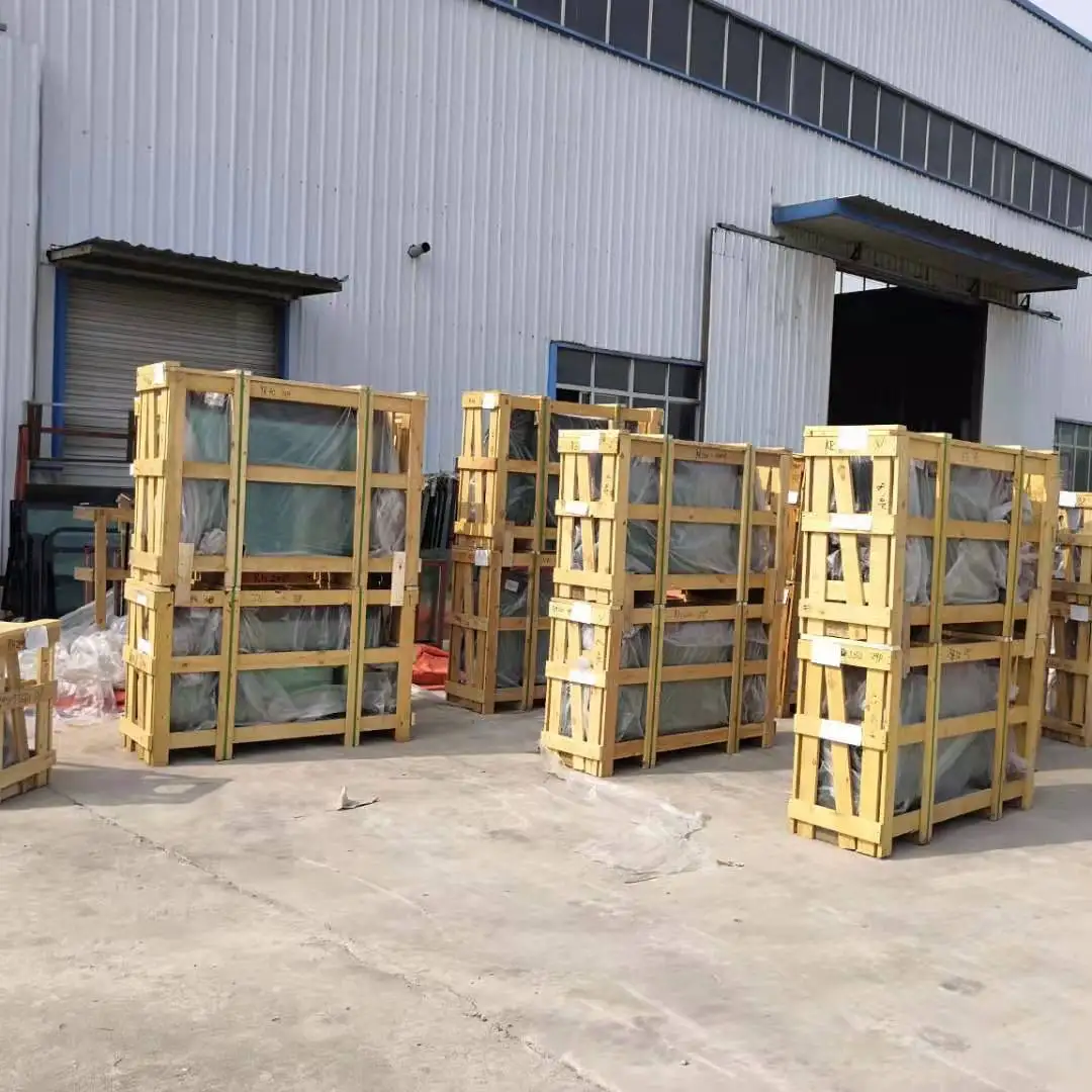 Y070  truck front  windshild laminated glass