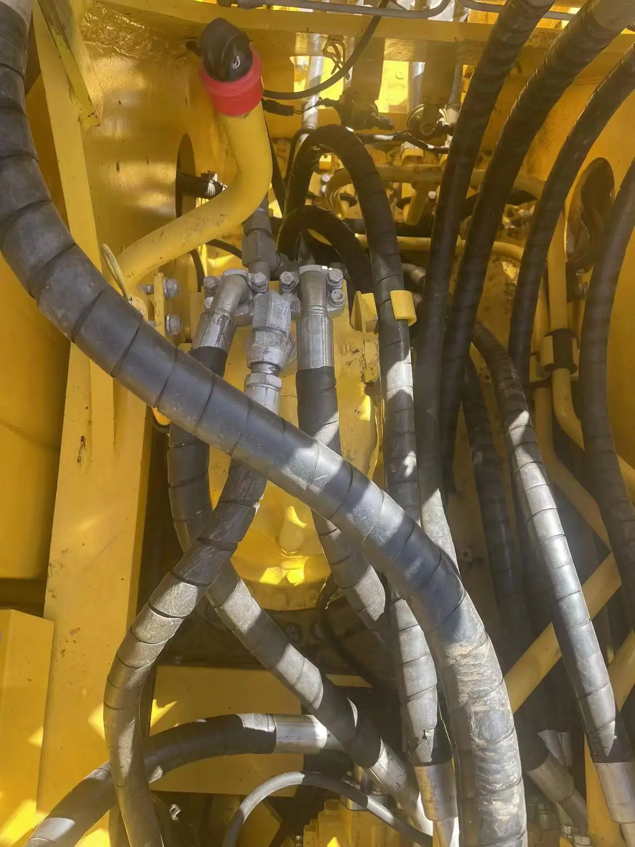 Original Japan Used Excavator Komatsu PC210LC Wider Track Excavator Komatsu 21 tons Large Heavy Construction Machine for Sale