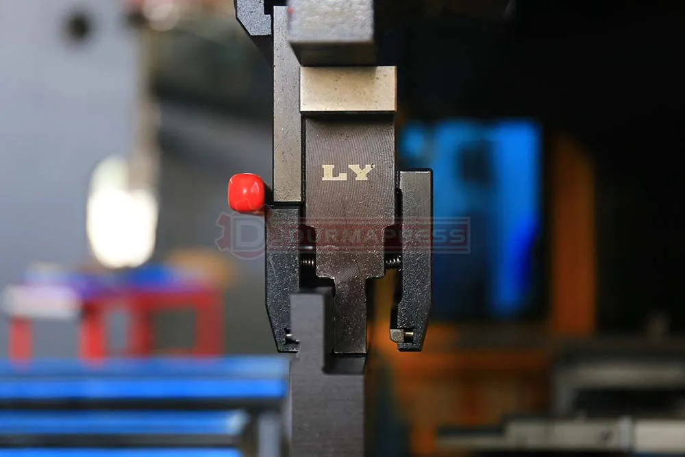 Novel 40T cnc steel bending machine DA52S 3+1 Axis press brake for high reliability