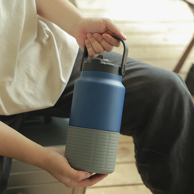 64oz Large Capacity Half Gallon Sealed Double Wall Stainless Steel Insulated Water Jug with Straw Lid and Silicone Sleeve