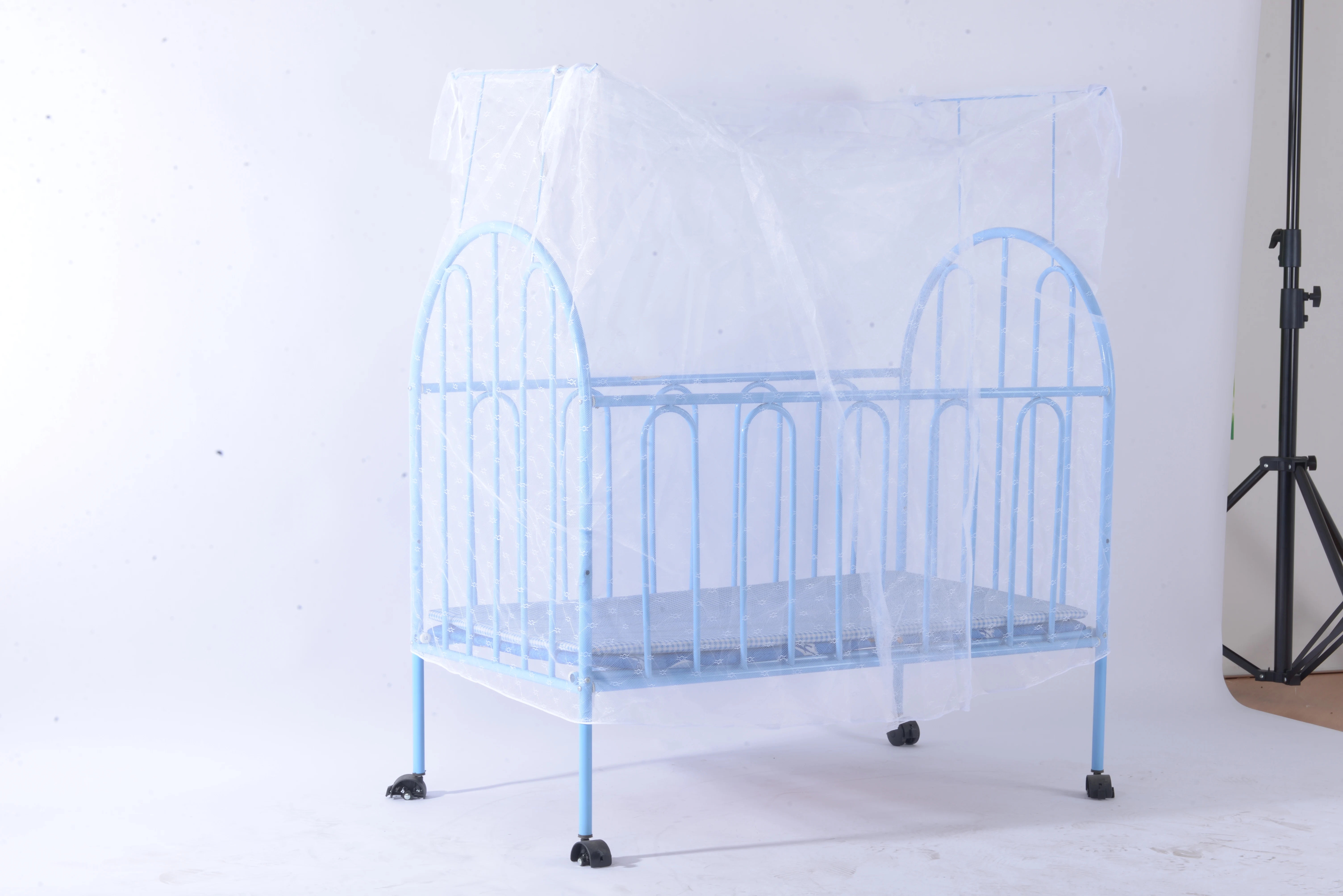 BLM Wholesale new born baby bed Portable Furniture Blue Adjustable Height Baby Kids Cribs With Mosquito Net