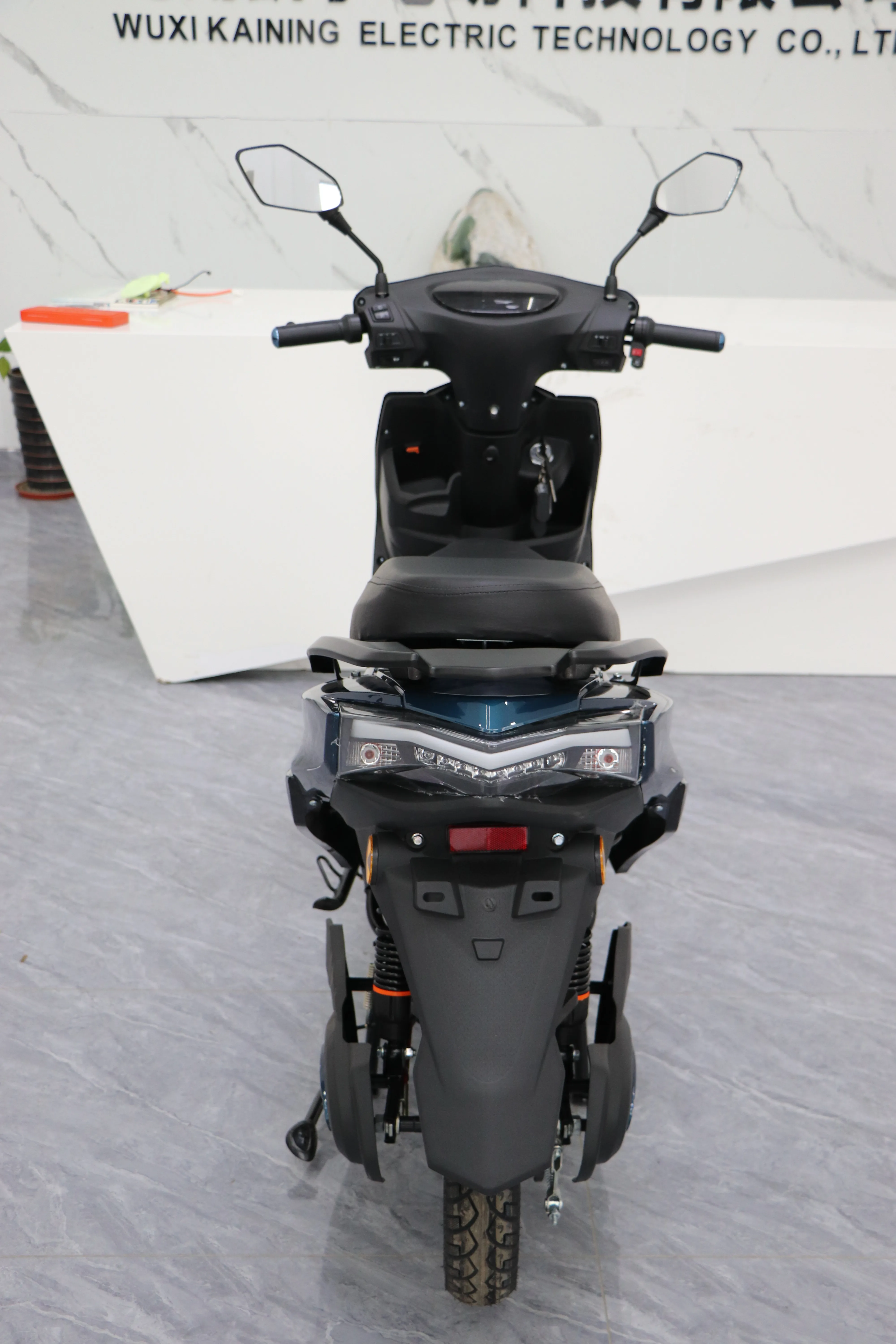 Wholesale High Quality 2000w Cheap  high speed long range electric scooter 72v