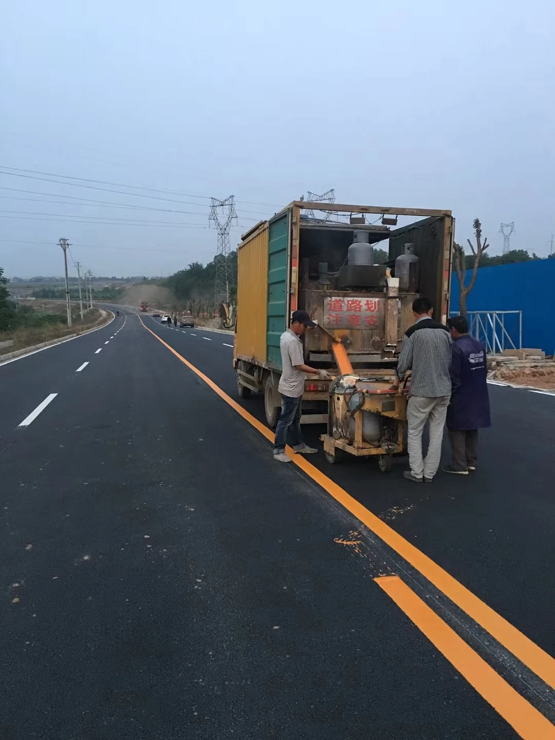 Factory Direct Offer Guangzhou TOP WAY TRAFFIC Hot melt road marking paint