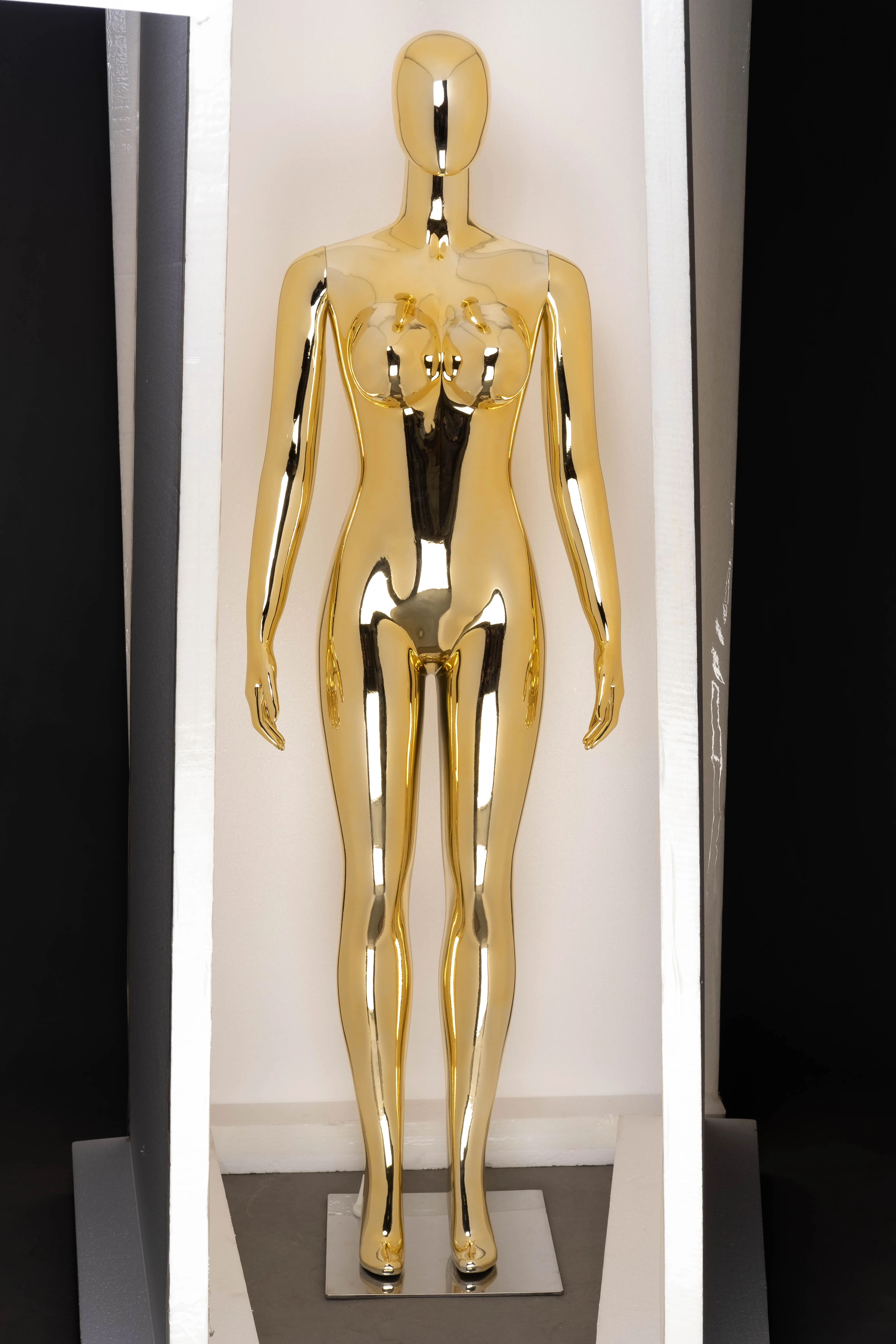 Plastic Brazilian Female  Curvy Mannequin BBL Mannequin Electroplated Gold Silver  and Brilliant White Options Available