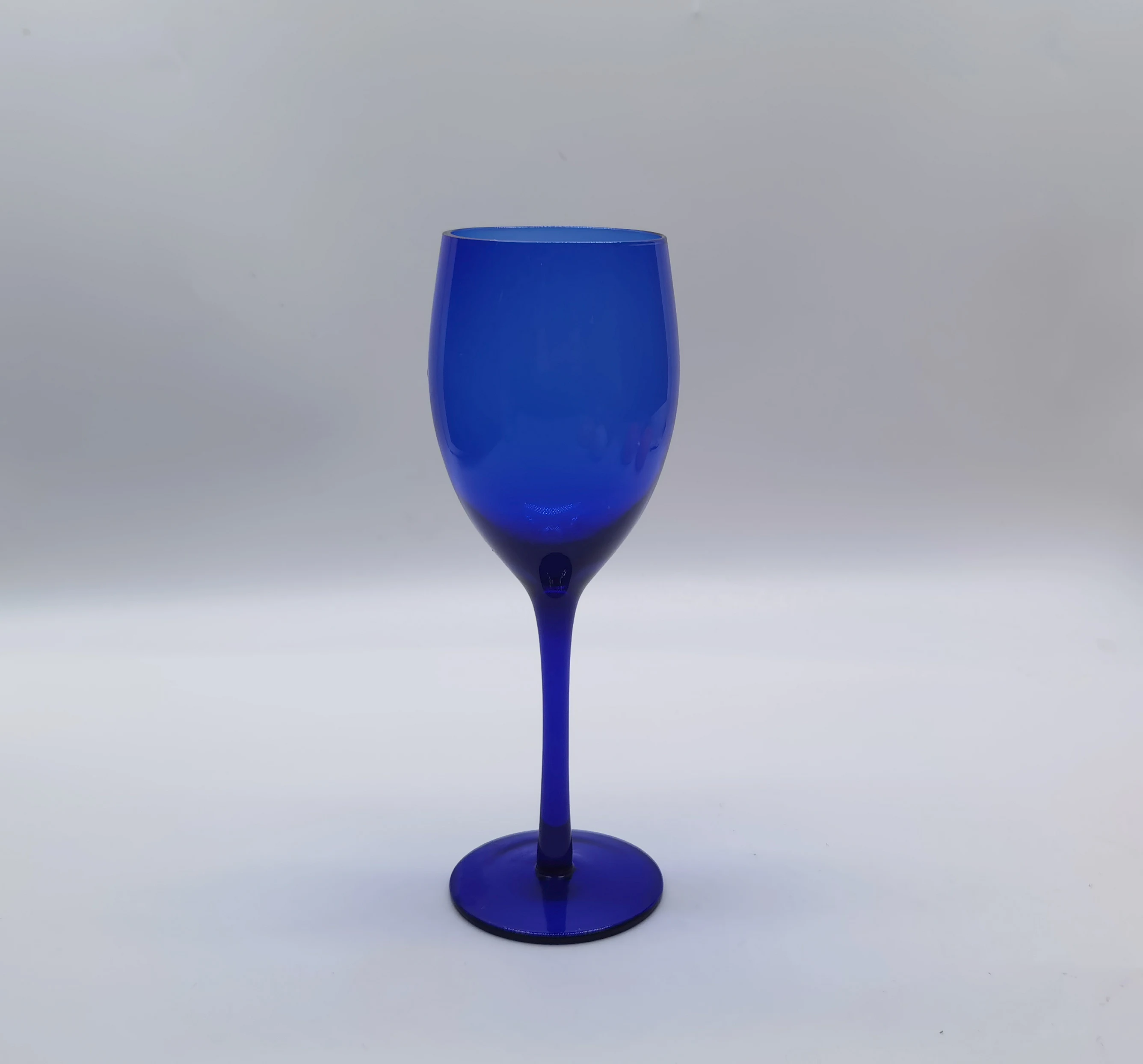 290ml Blue colored wine glass with blue material dishwasher safe