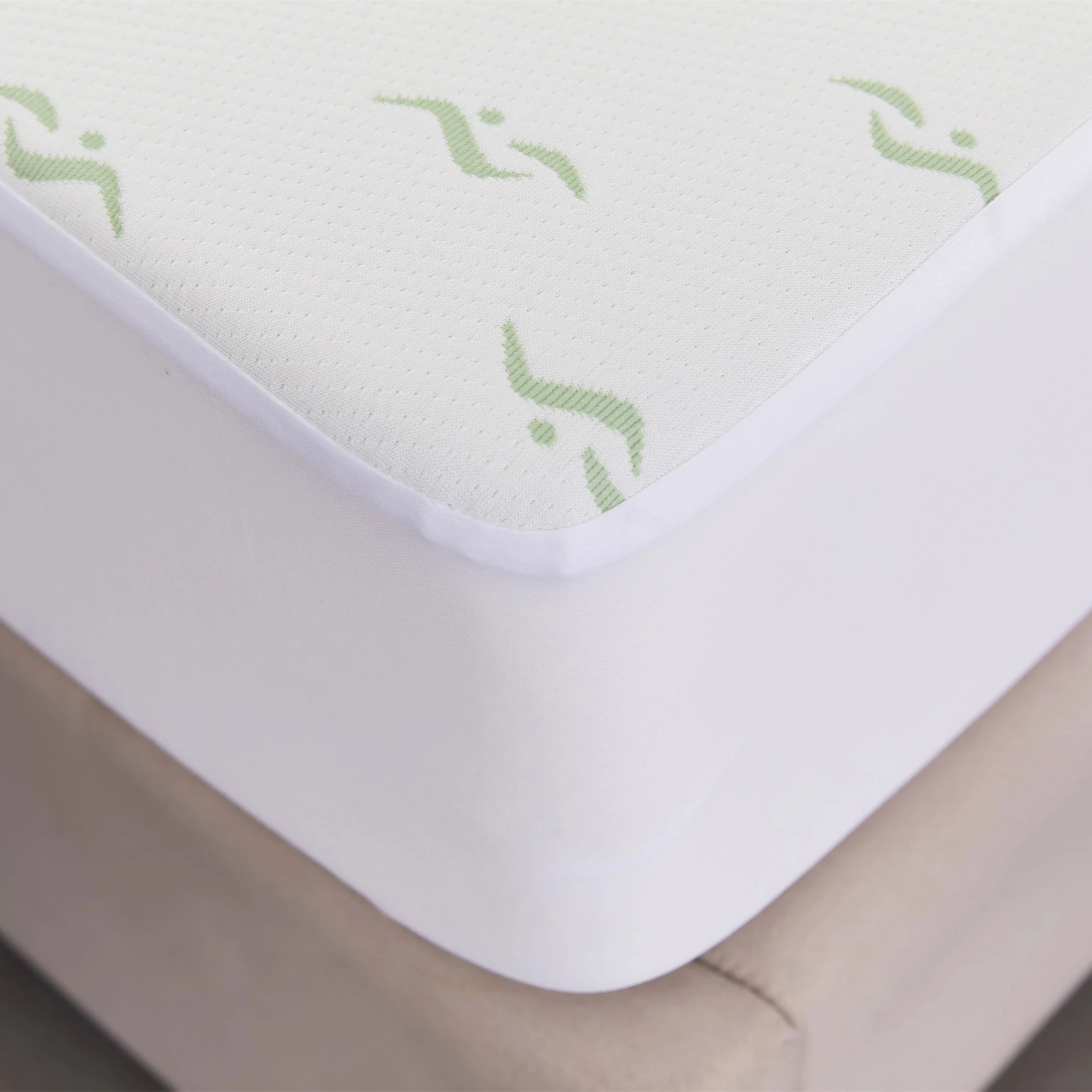 Hypoallergenic Bed Protector Anti Dust Mite Bamboo Jacquard Waterproof Mattress Cover