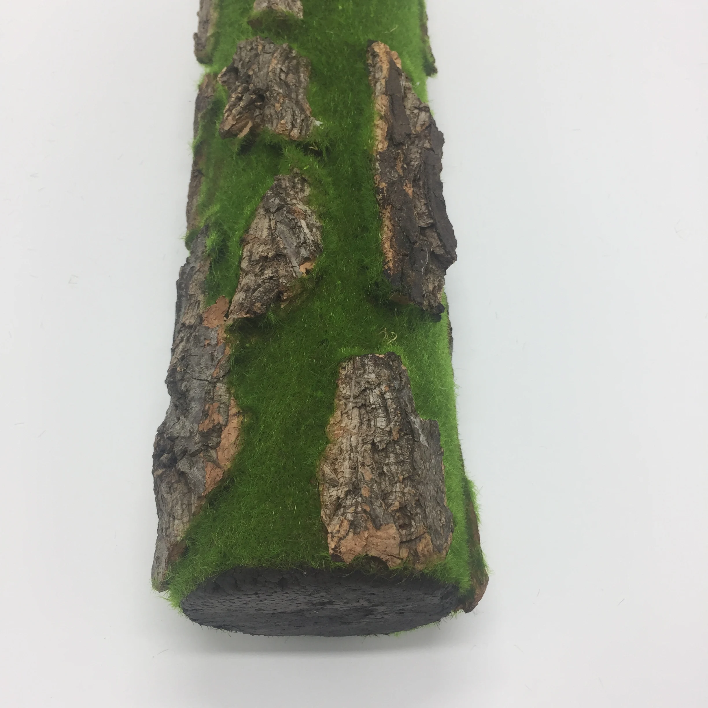 Landscape Factory artificial bark on the mossy panels of palm tree trunks