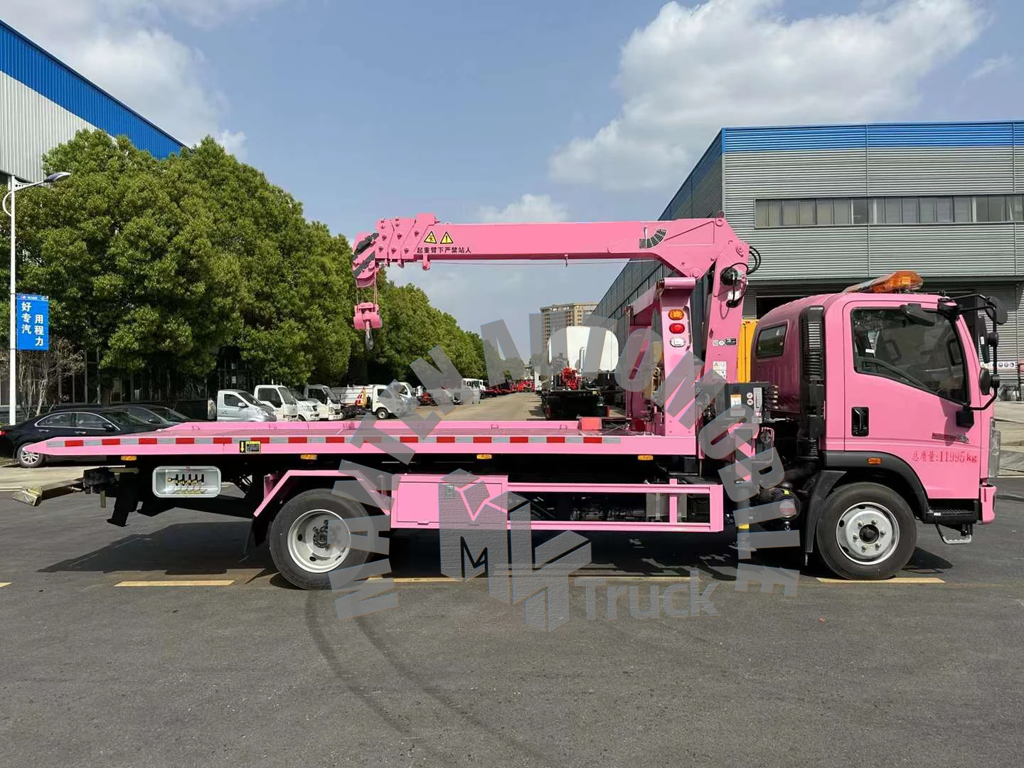 New Wrecker Tow Truck HOWO 4X2 Truck with Crane  5Ton Crane Flatbed Wreck Truck