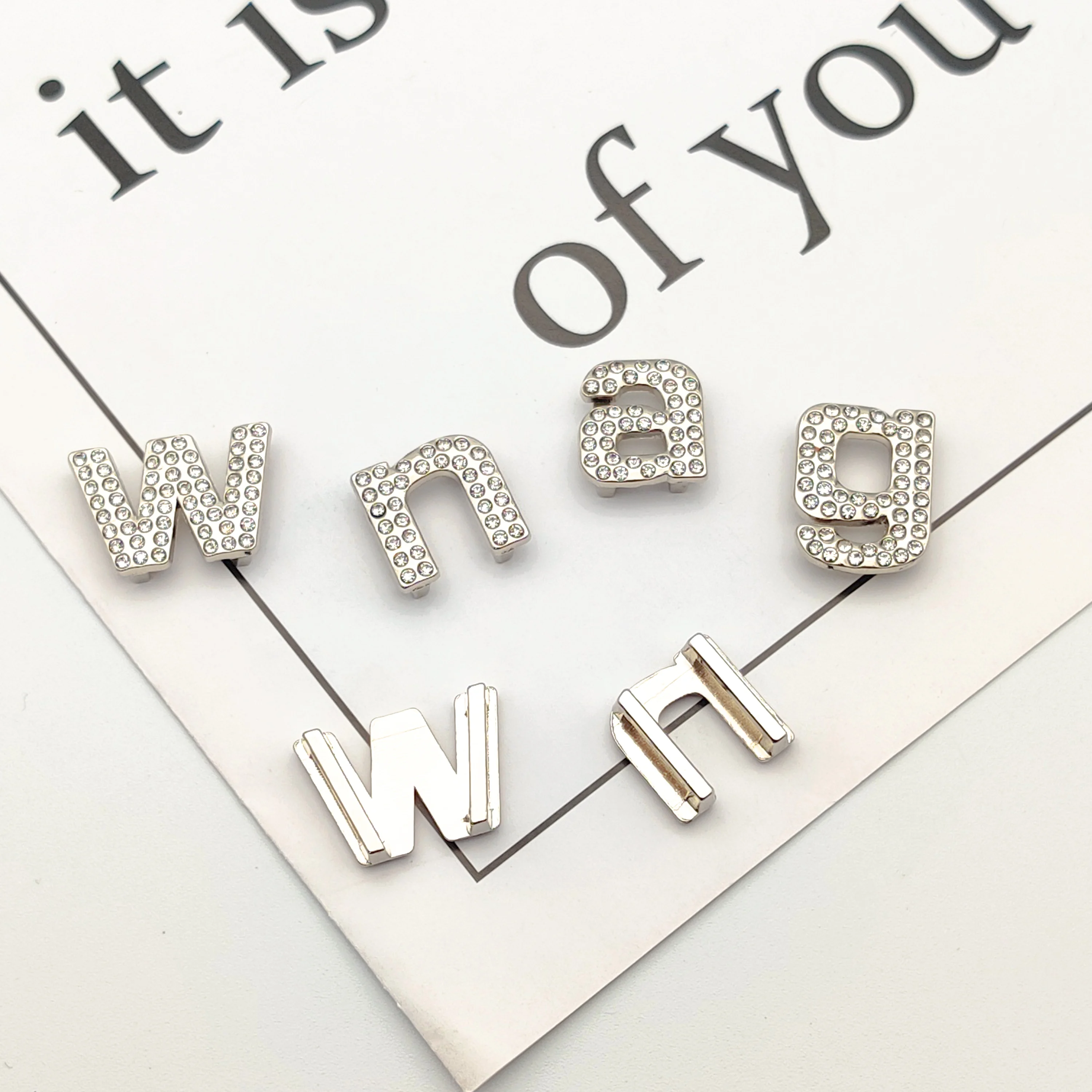 Factory wholesale Ome Custom Gold Metal Brand letters Logo Clothing with brick Label Name Tag