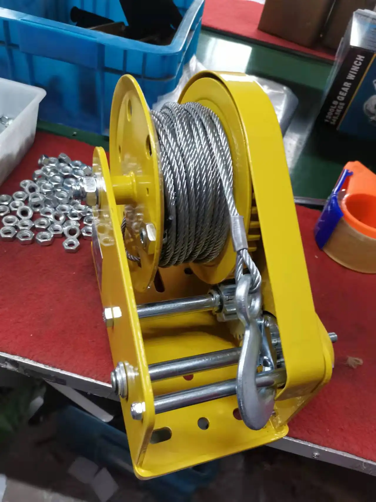 Top Quality 2600 Portable Hand Winch With Brake Hand Winch with friction brake self braking boat winch