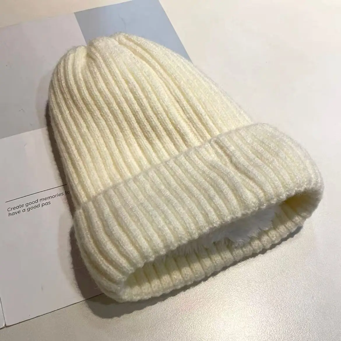 Customized embroidered logo ribbed knit 100% acrylic brimless beanie for men and women in winter wool and cashmere brimless hat