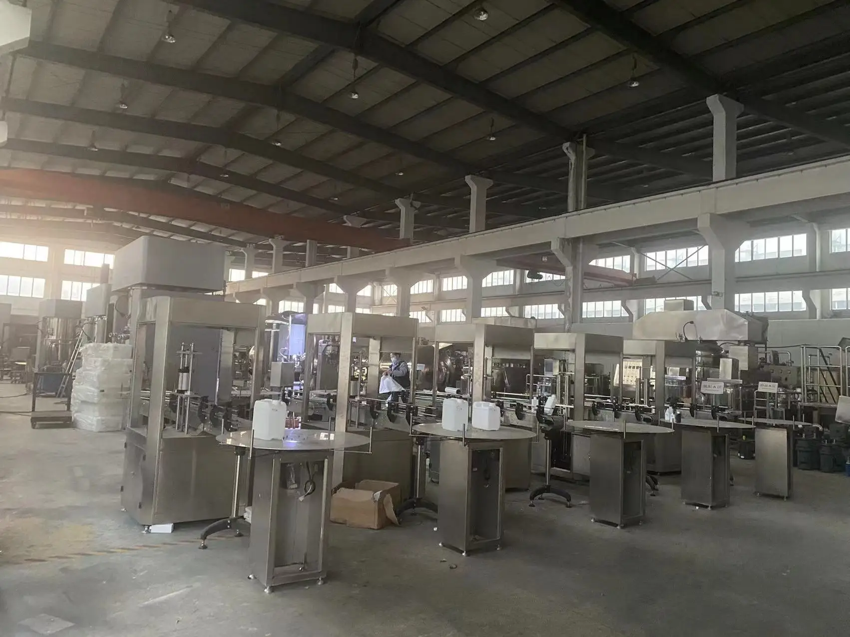 Automatic Oil Drinking Mineral Beverage juice water Bottles Filling And Capping Machine Filling sealing machine