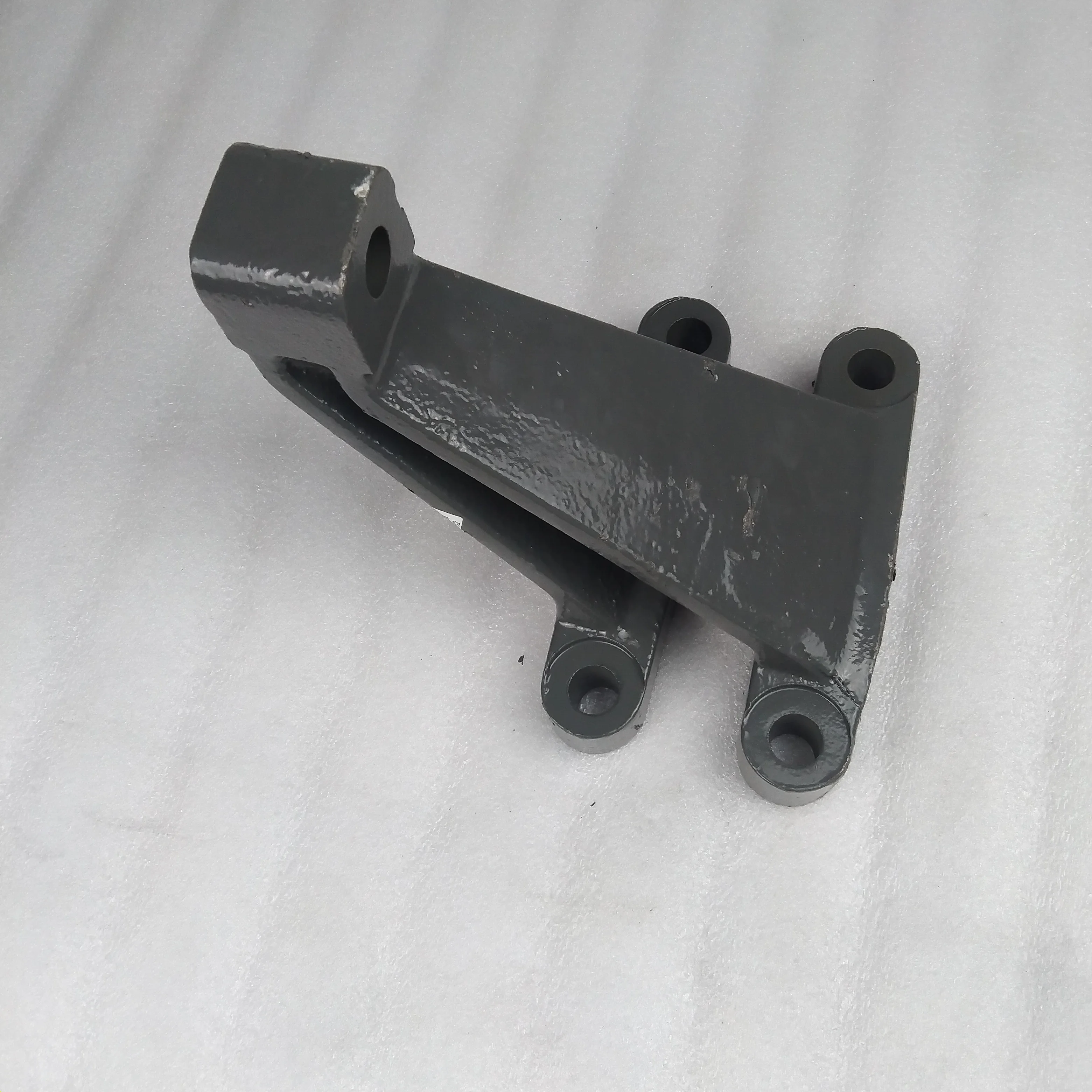 Sinotruk Steyr Howo shakman engine spare parts engine front support