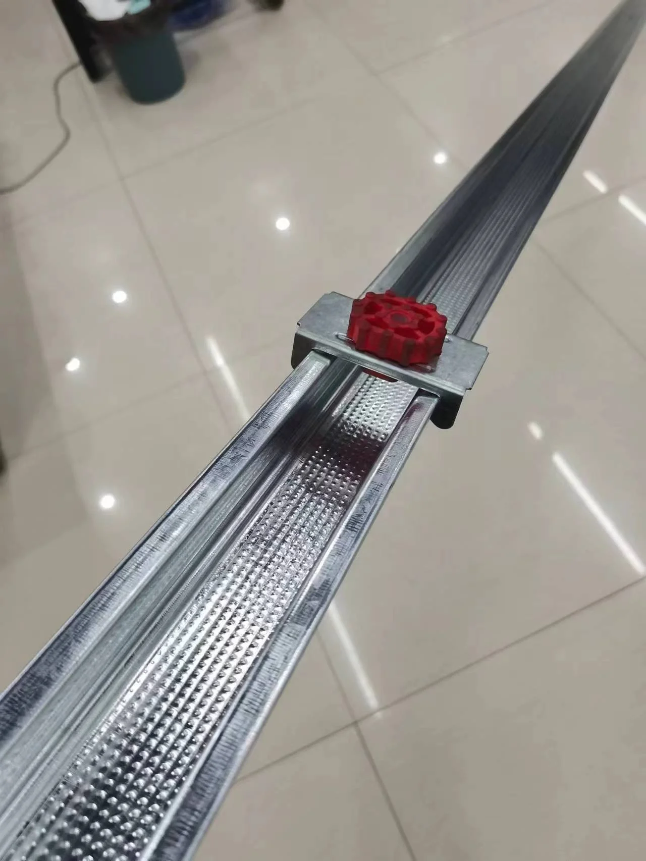 21*25*0.75mm Resilient Sound Isolation Clip Acoustic Quiet Clip for Celling, Floor, Wall, Drywall, hat furring channel