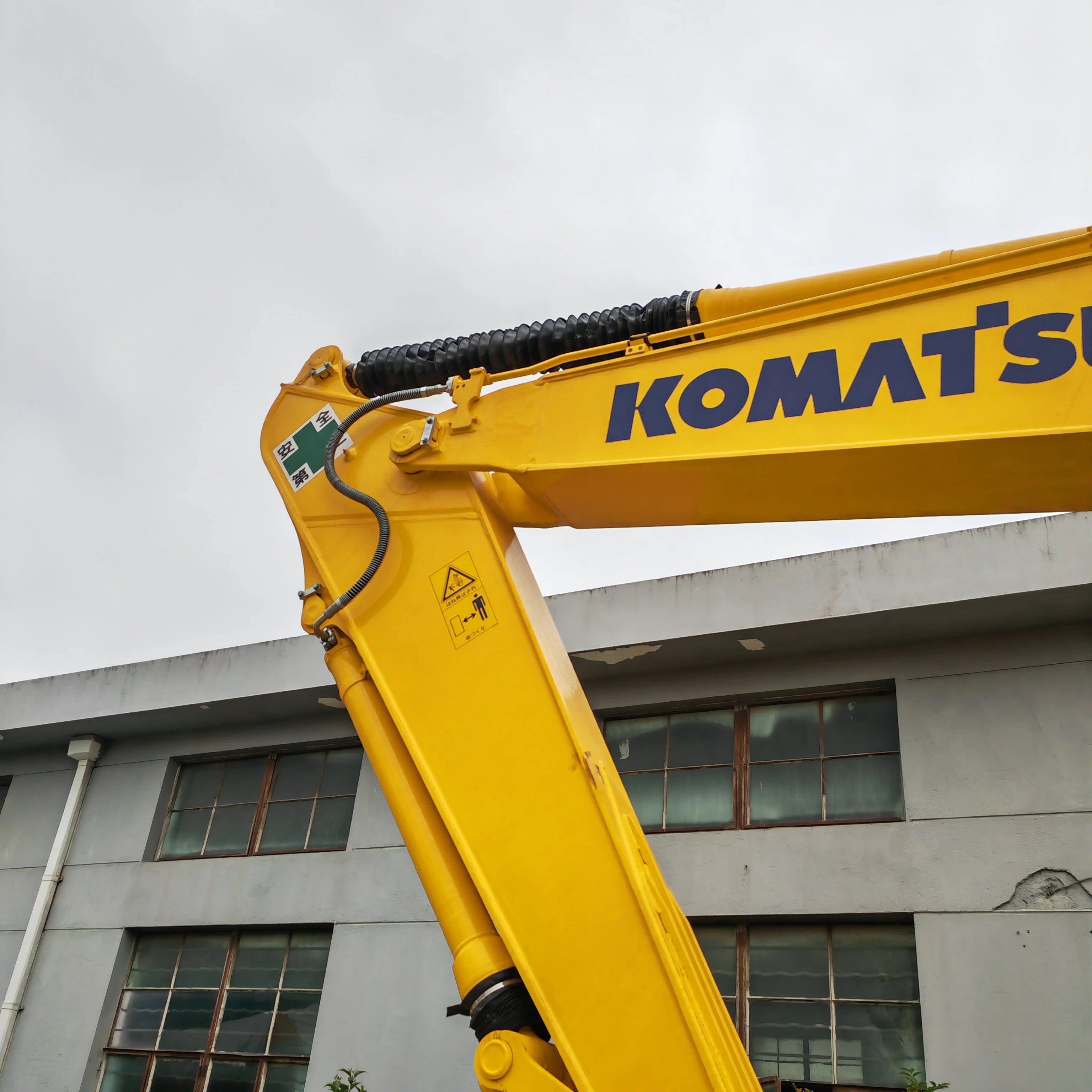 High quality KOMATSU PC200-8 used crawler excavator Japan