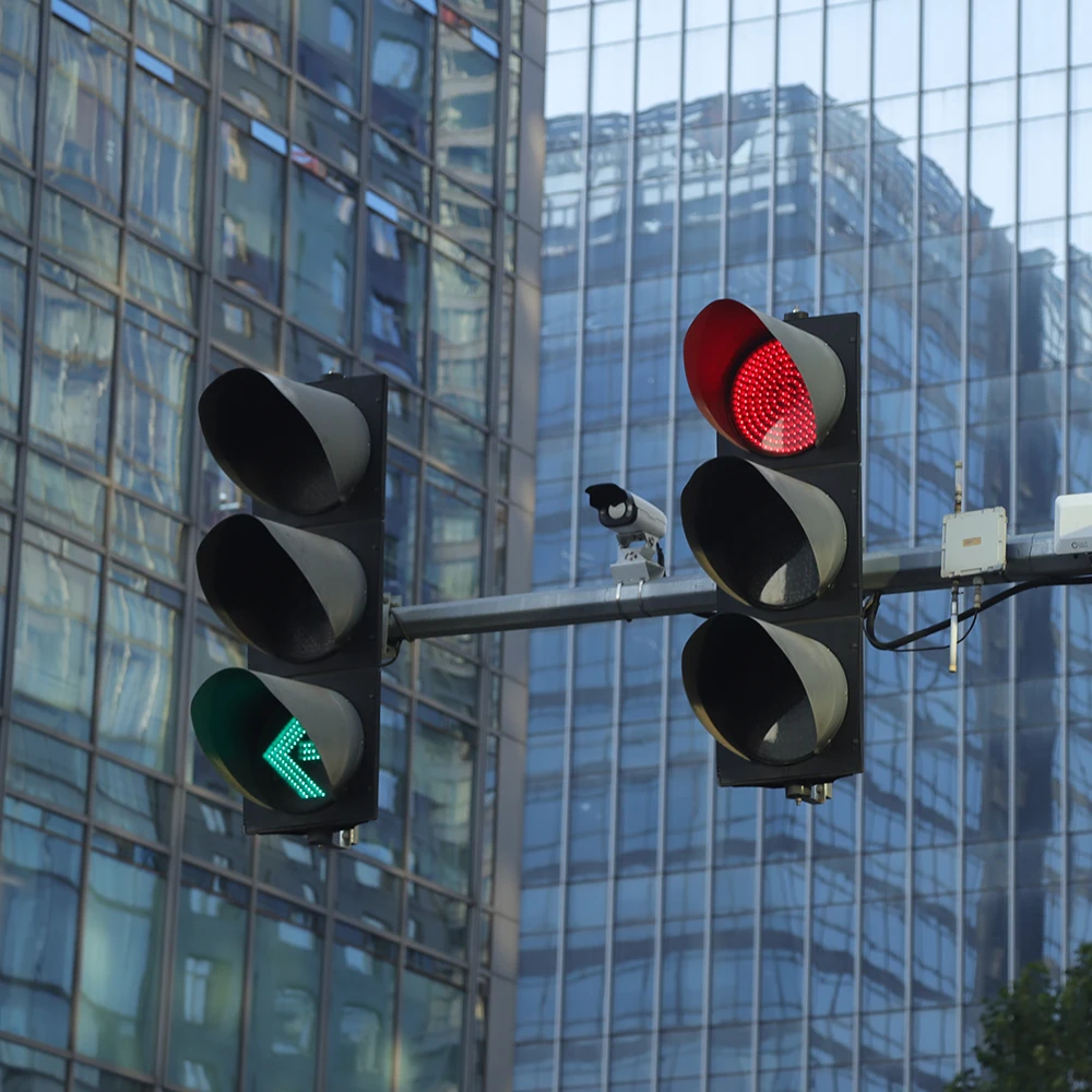 Yangzhou Fama Trafficon 400mm Arrow Traffic Lights Newest Desgin Red Yellow Green Arrow Led Traffic Signal Light