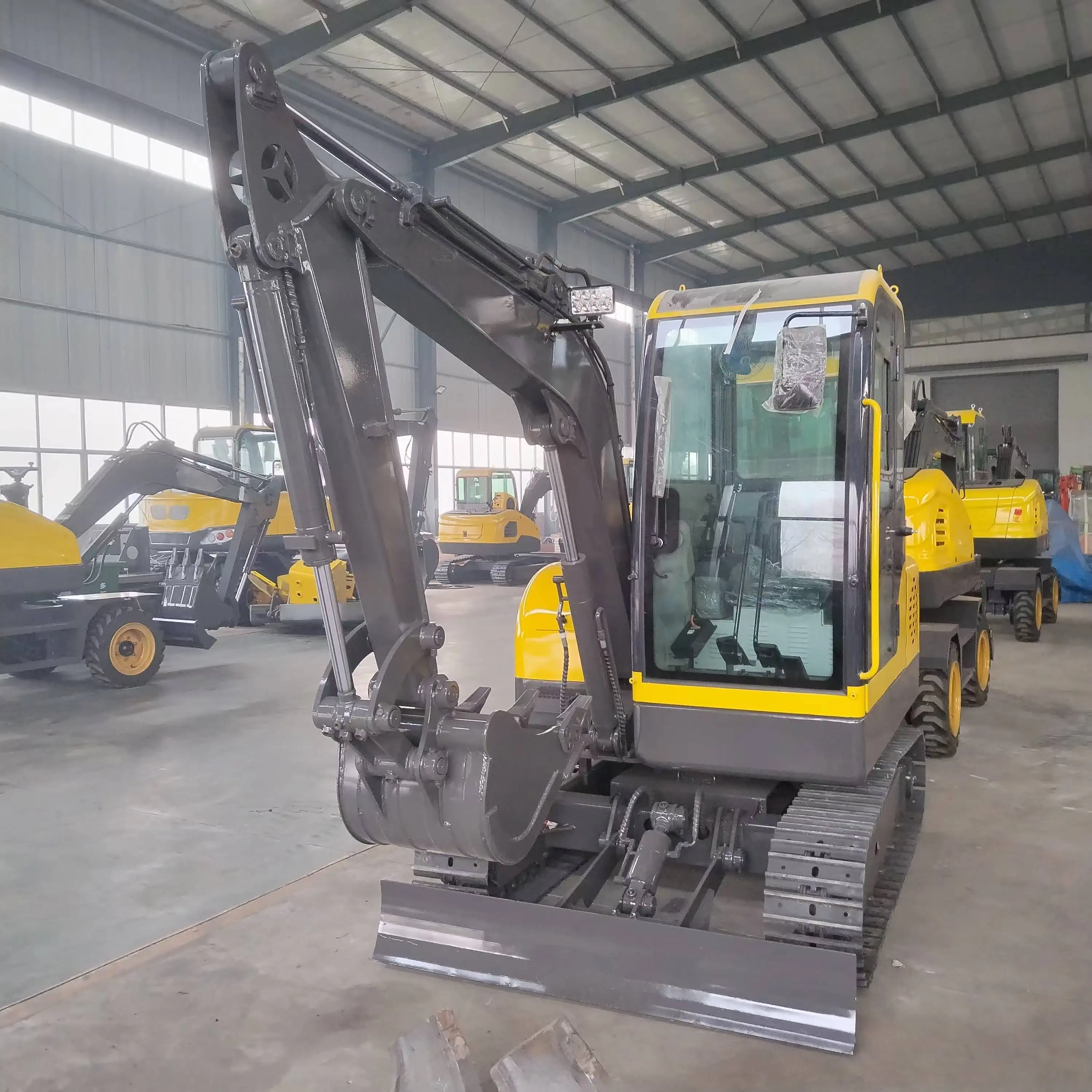 Мини 4 тонны новый гусеничный экскаватор Kubota/Yanmar 1-2