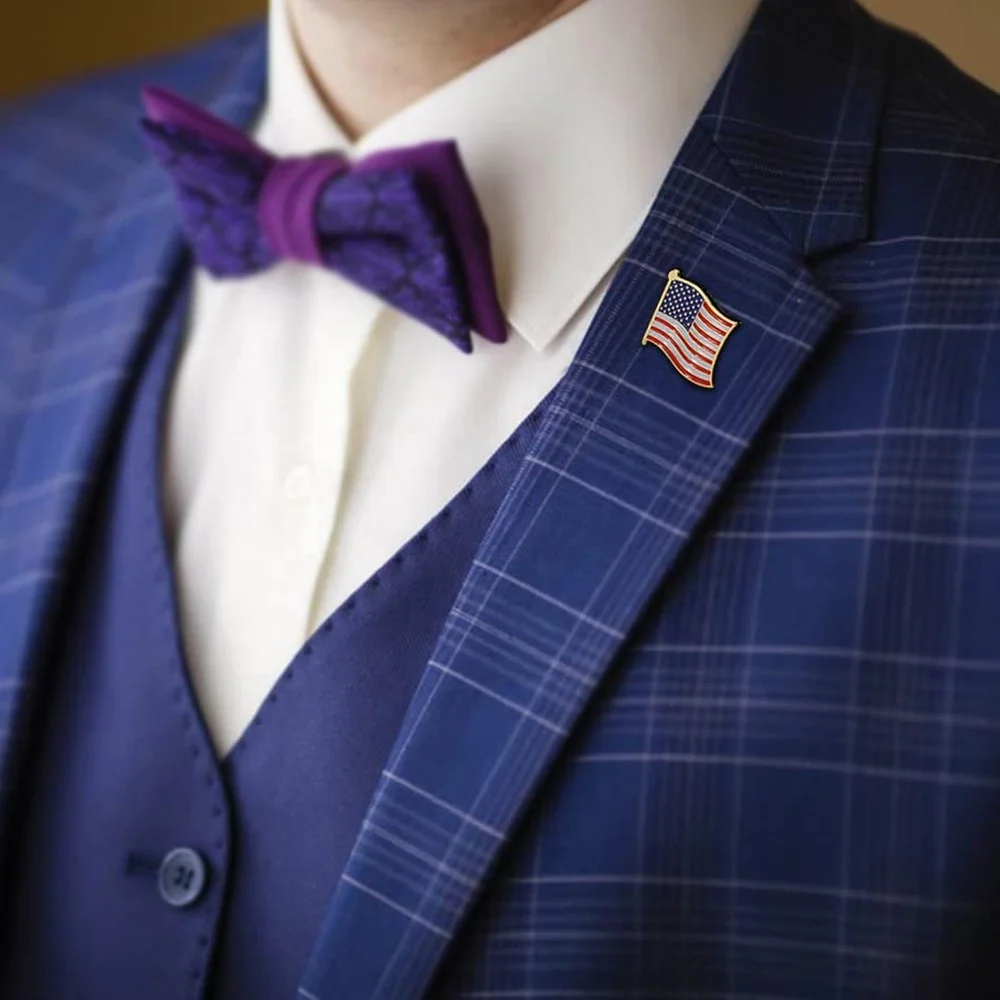 Custom American Flag Lapel Pin Antique Style with Polished Finish Made of Iron by Factory Supplier Souvenir Badge