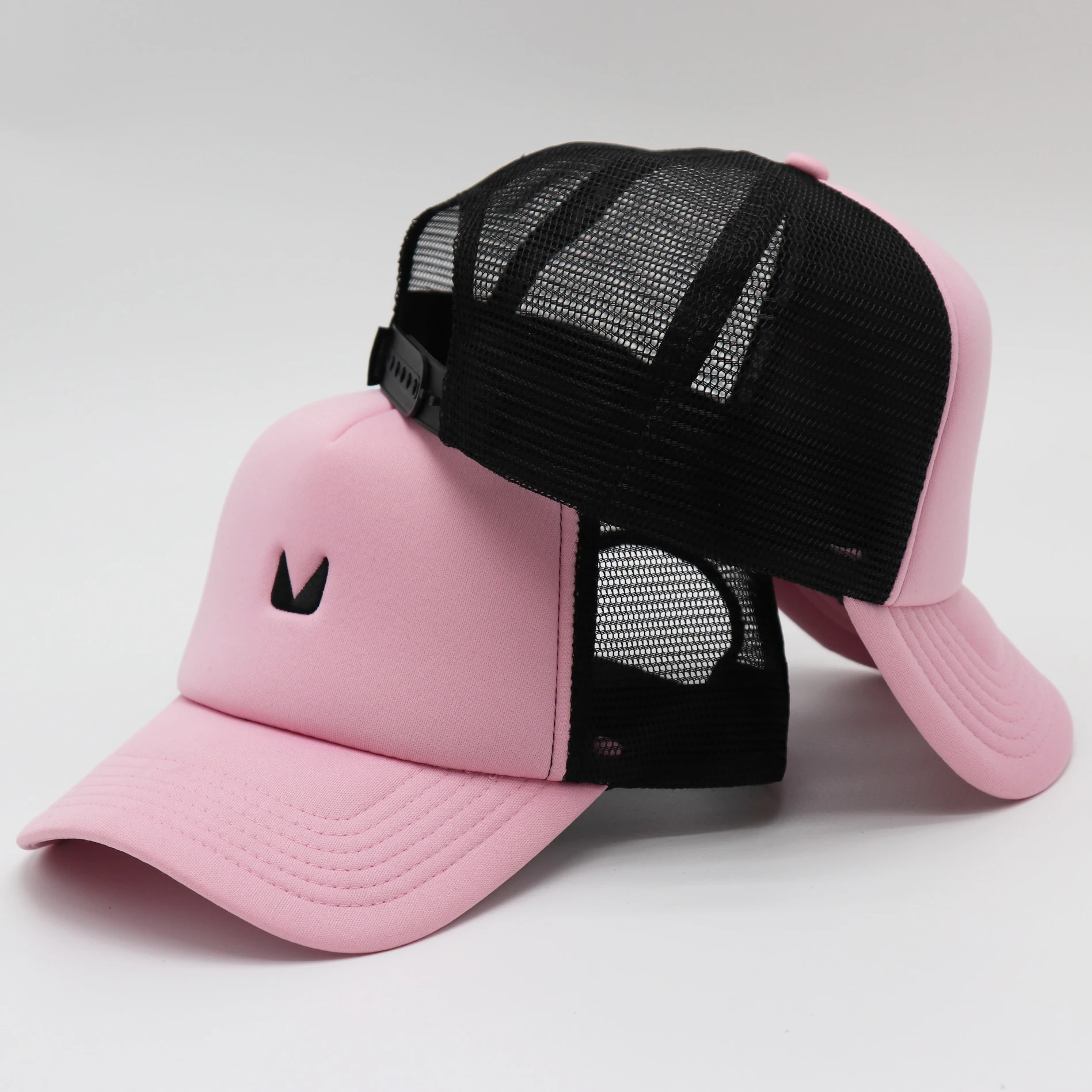 3D Embroidered Logo 5 Panel Polyester Mesh-Back Custom Foam Trucker Hats Caps