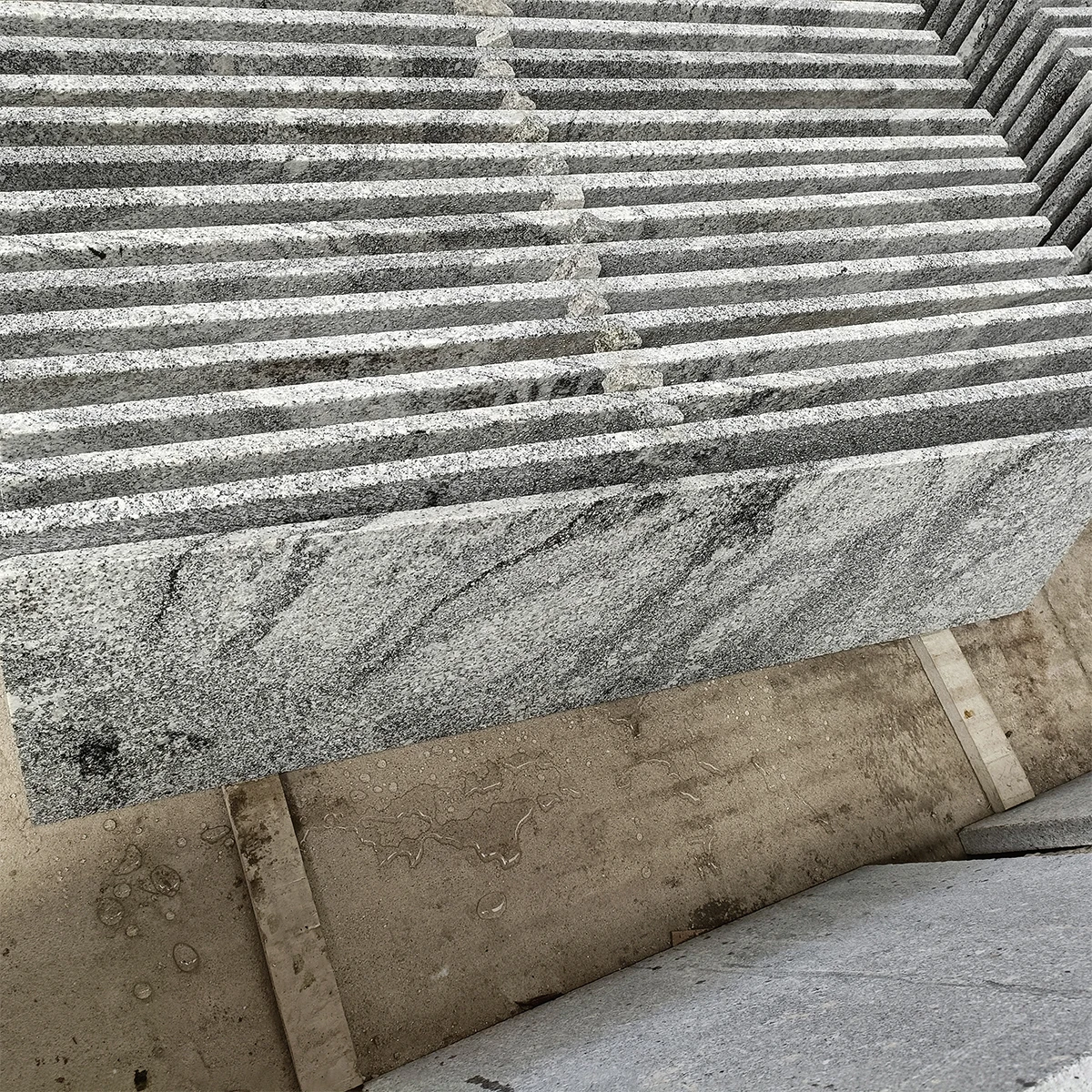 Natural mountain gray granite slab paving stone granite stone outdoor decorative granite tiles