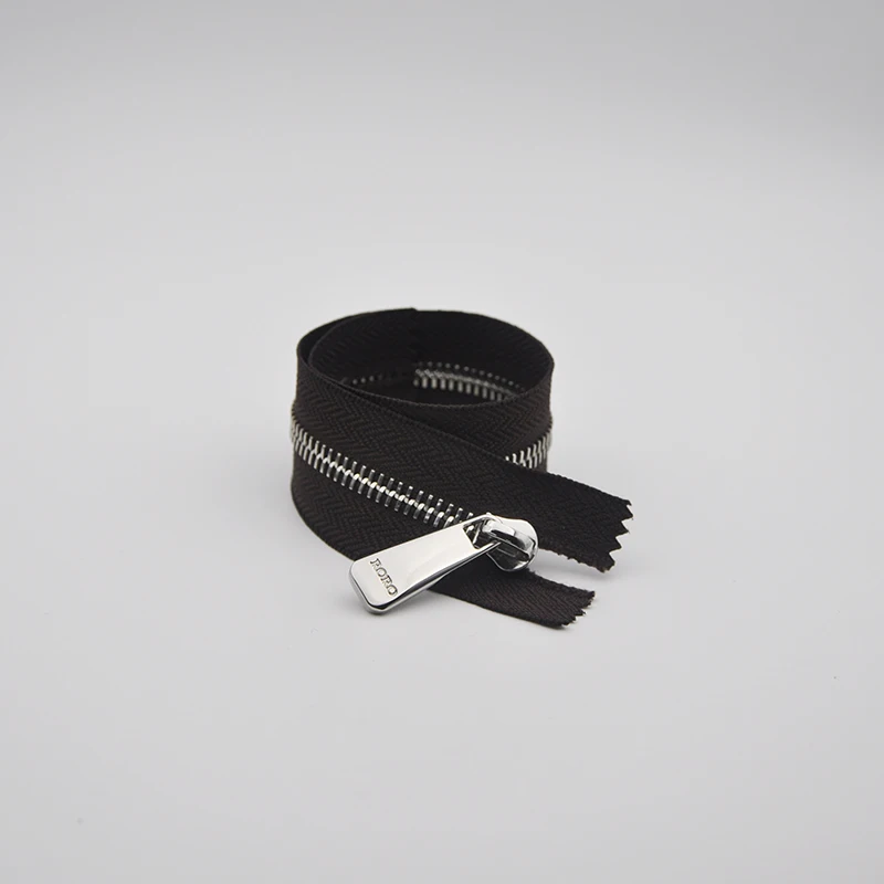 #10 European Teeth Shine Nickel Long Chain Metal Baby Zippers Zipper Manufacture Helper Custom Logo High Quality With Black Tape