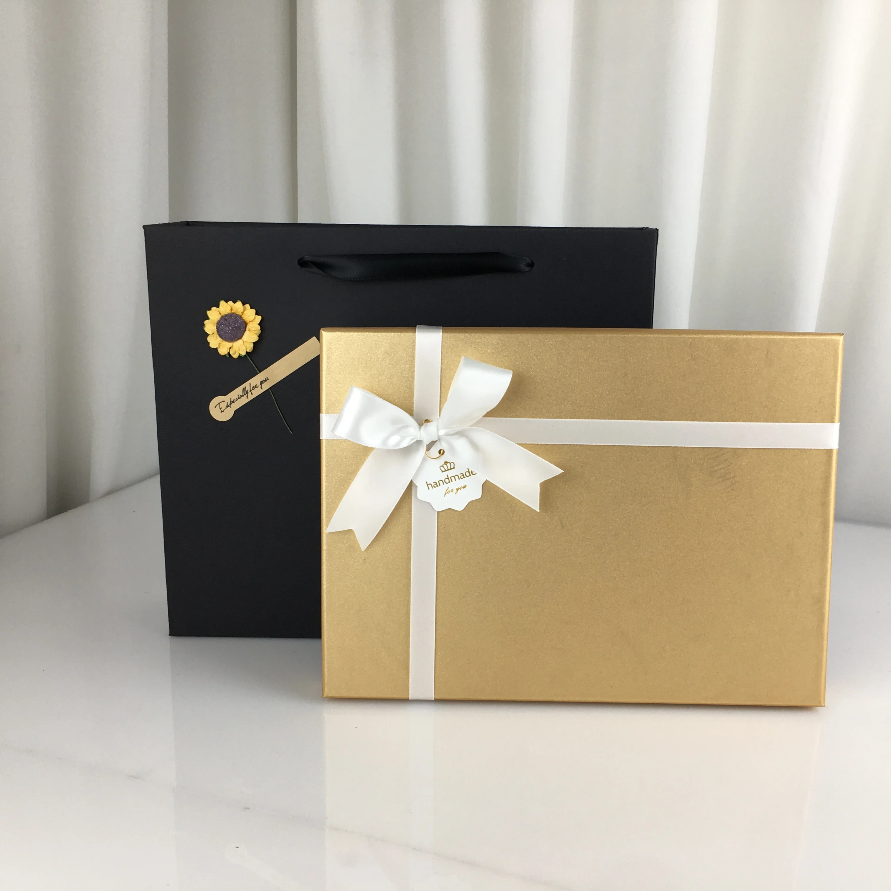 Custom luxury hard gold bow ribbon gift box with black gift bag