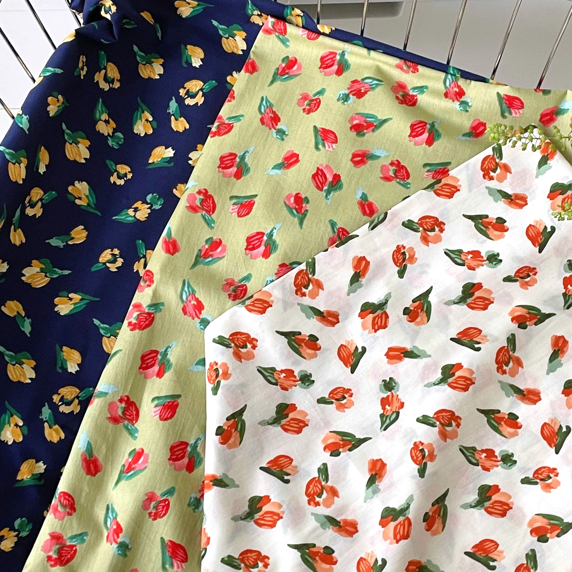 2022 News Cotton print fabric 110gsm tulip floral print fabric for kids dress