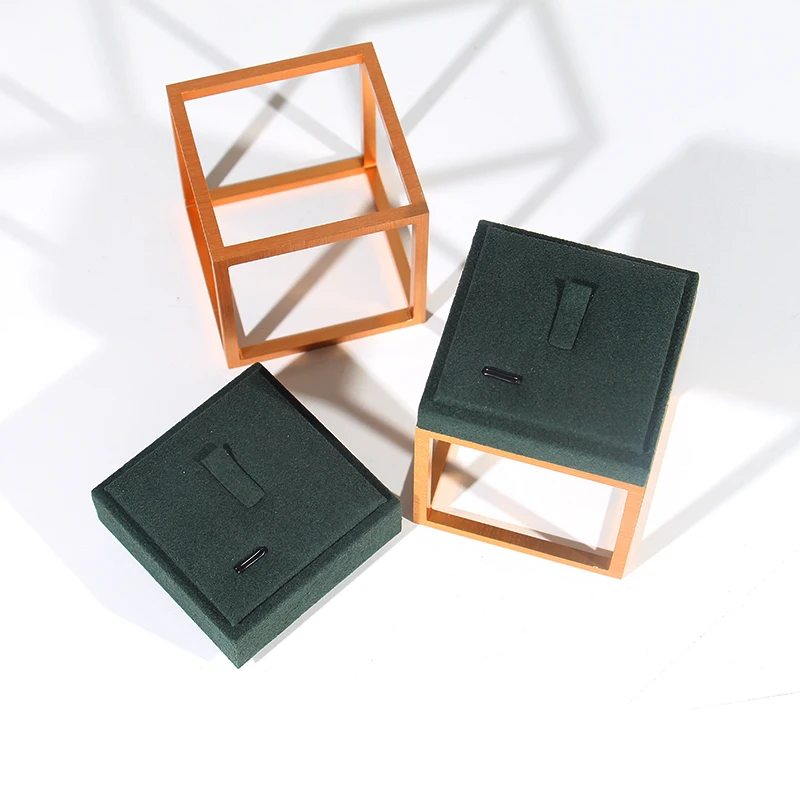 FSD New Design metal luxury jewelry display set microfiber bust and stand with base and background for Window cabinet showcase