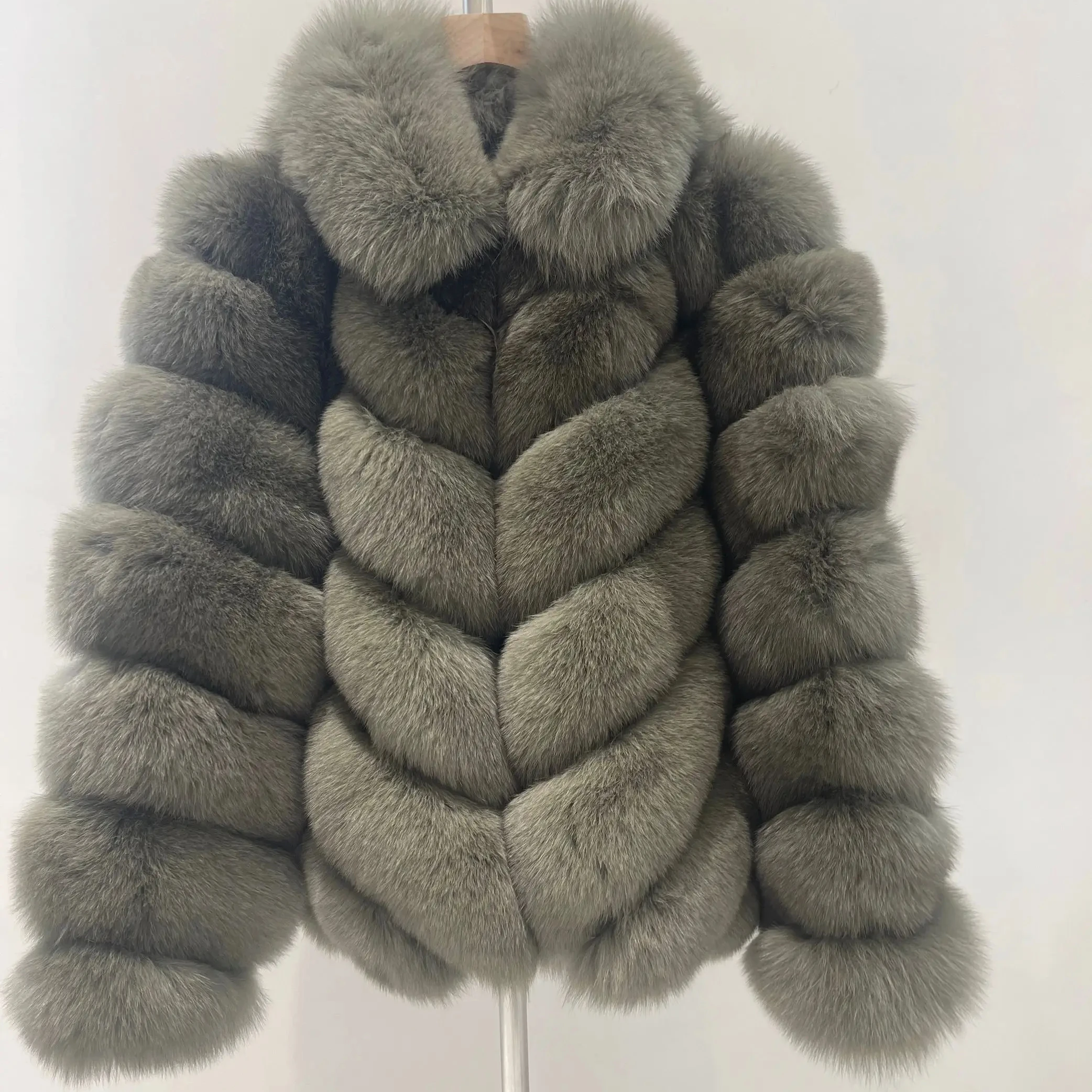 China Factory Wholesale Grey Short Real Fox Fur Luxury Coat Women Winter Warm Coat