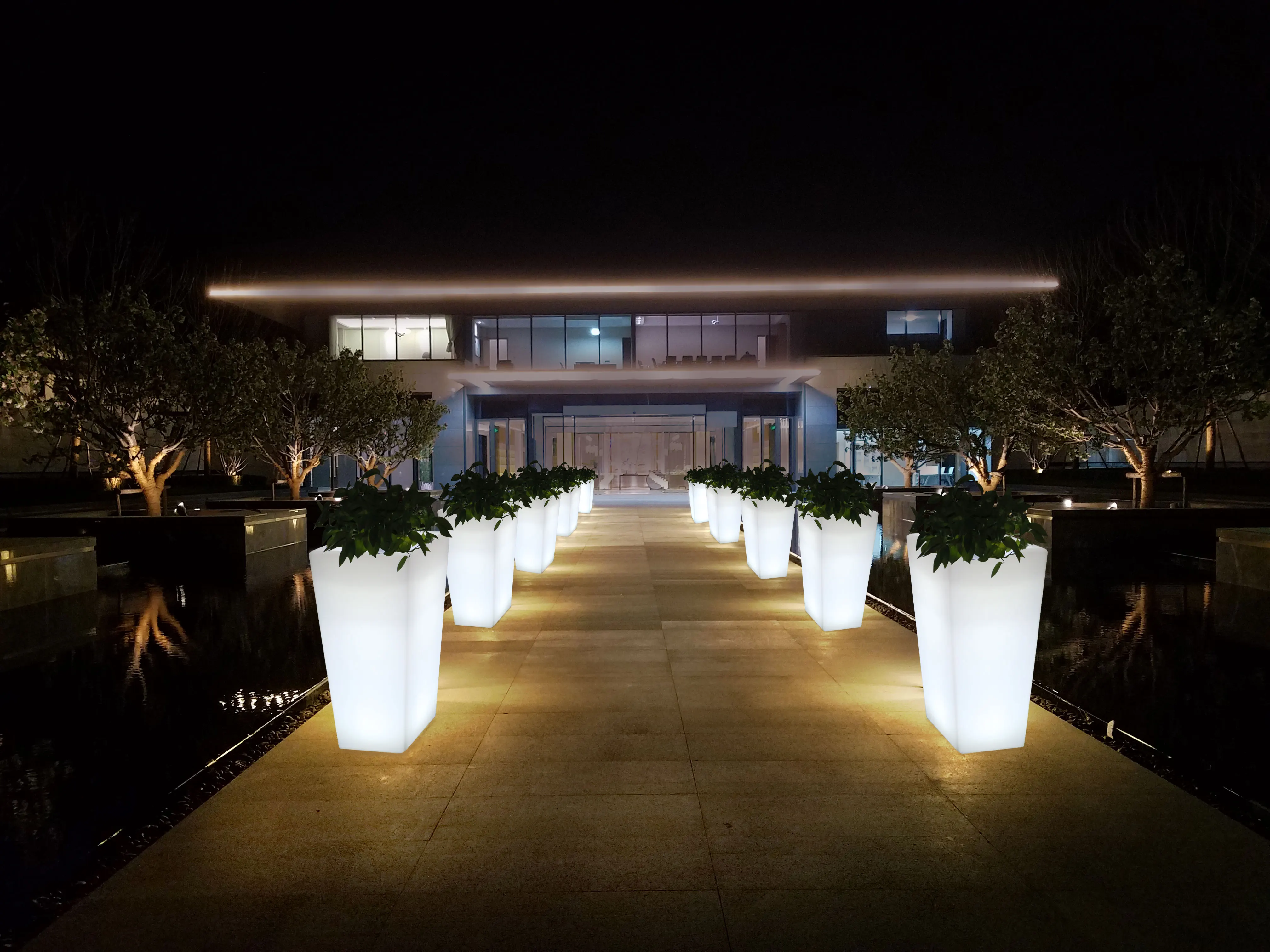 Garden flower pot with LED glowing for balcony patio waterproof artificial flower vase Hall planters outdoor lighting furniture