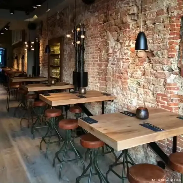 Professional 2024 New Furniture Wood Top with Metal Legs Kitchen Dining Wooden Restaurant Table