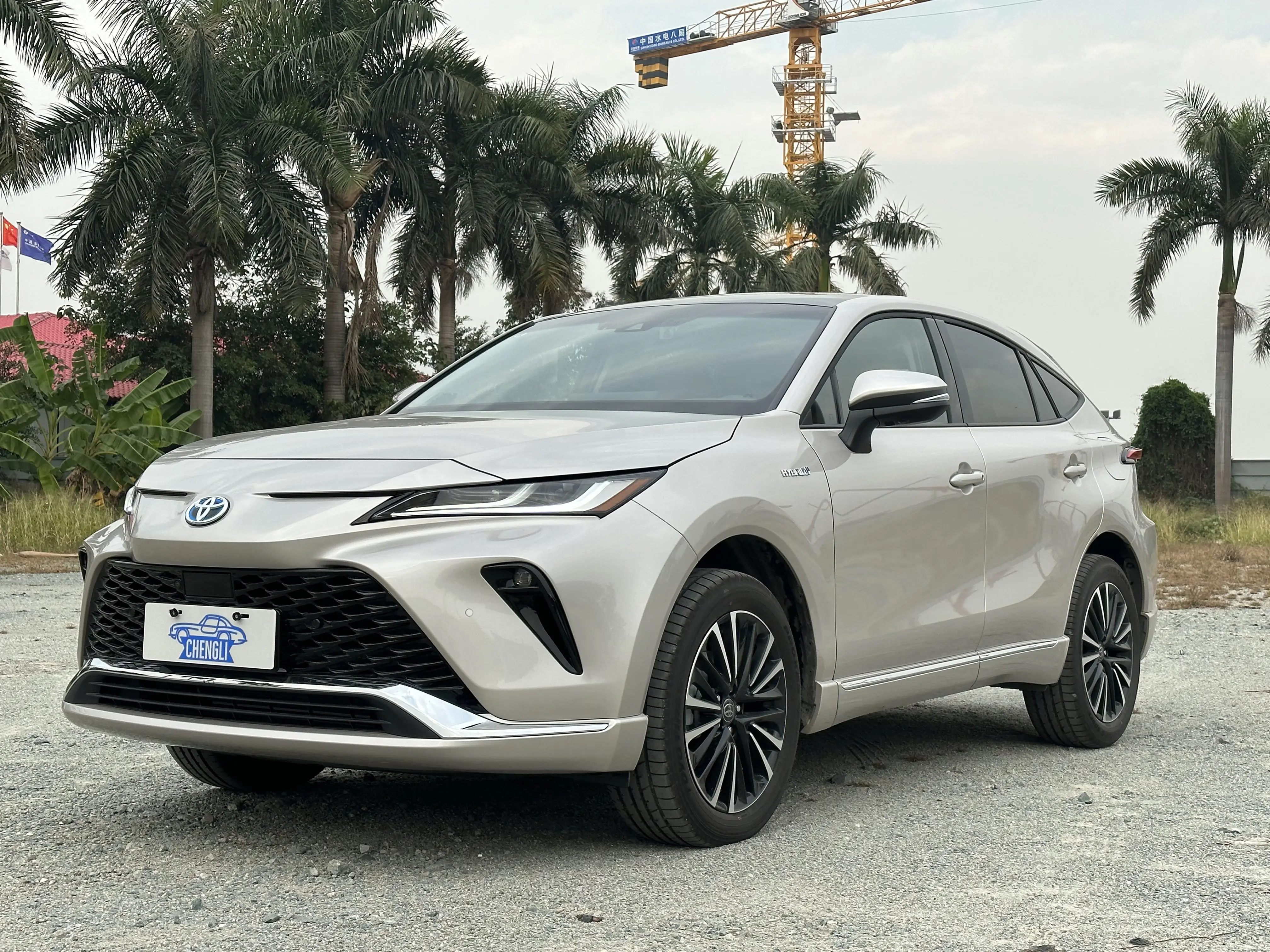 2023 Toyota Venza FWD Deluxe Edition Automatic Gear Box Leather Seats R18 Tire Size Petrol Car With Cruise Control Made China