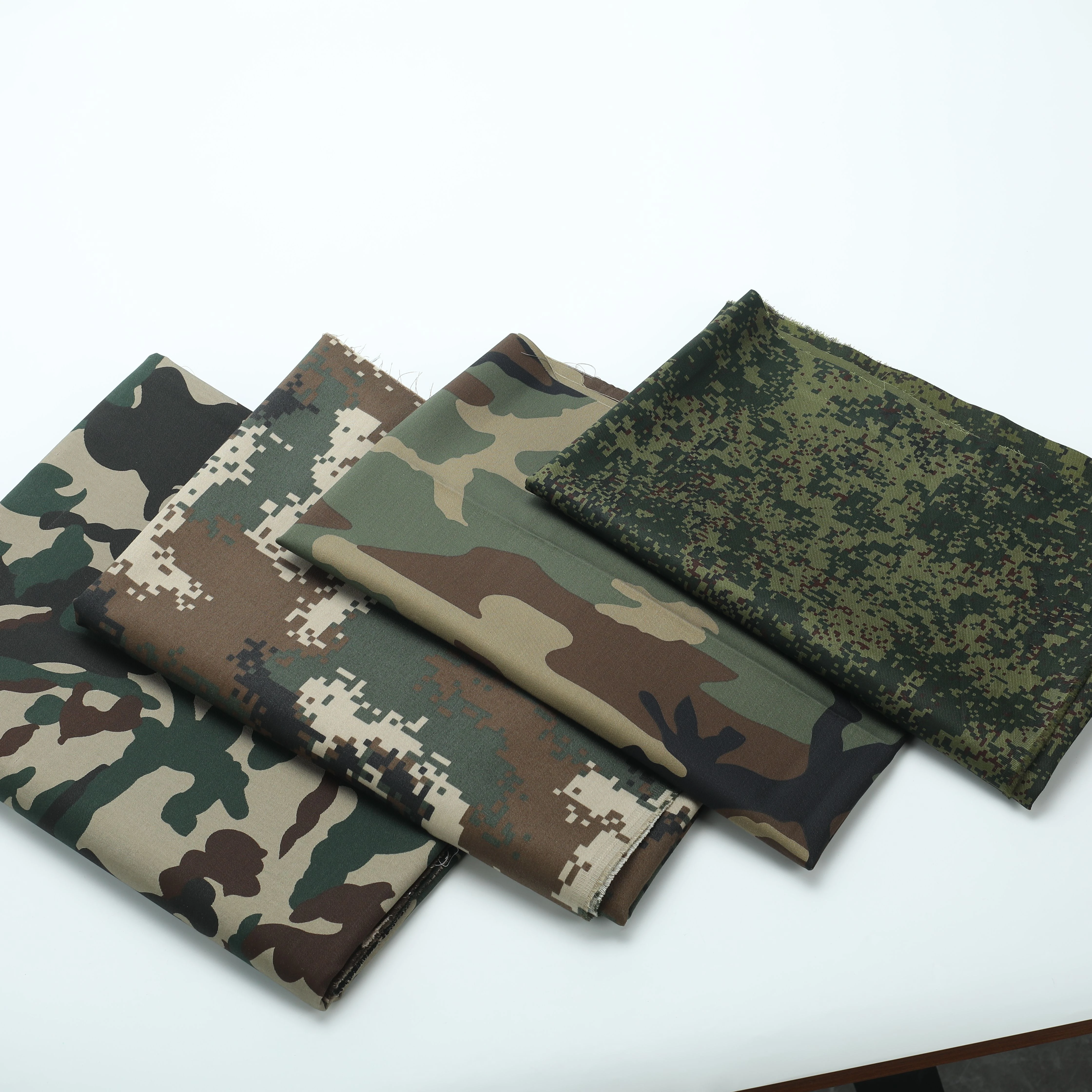 60% Cotton 40% Polyester Rip-Stop Twill Fabric in Ligdark Grey for Uniforms Suits Dresses Bags