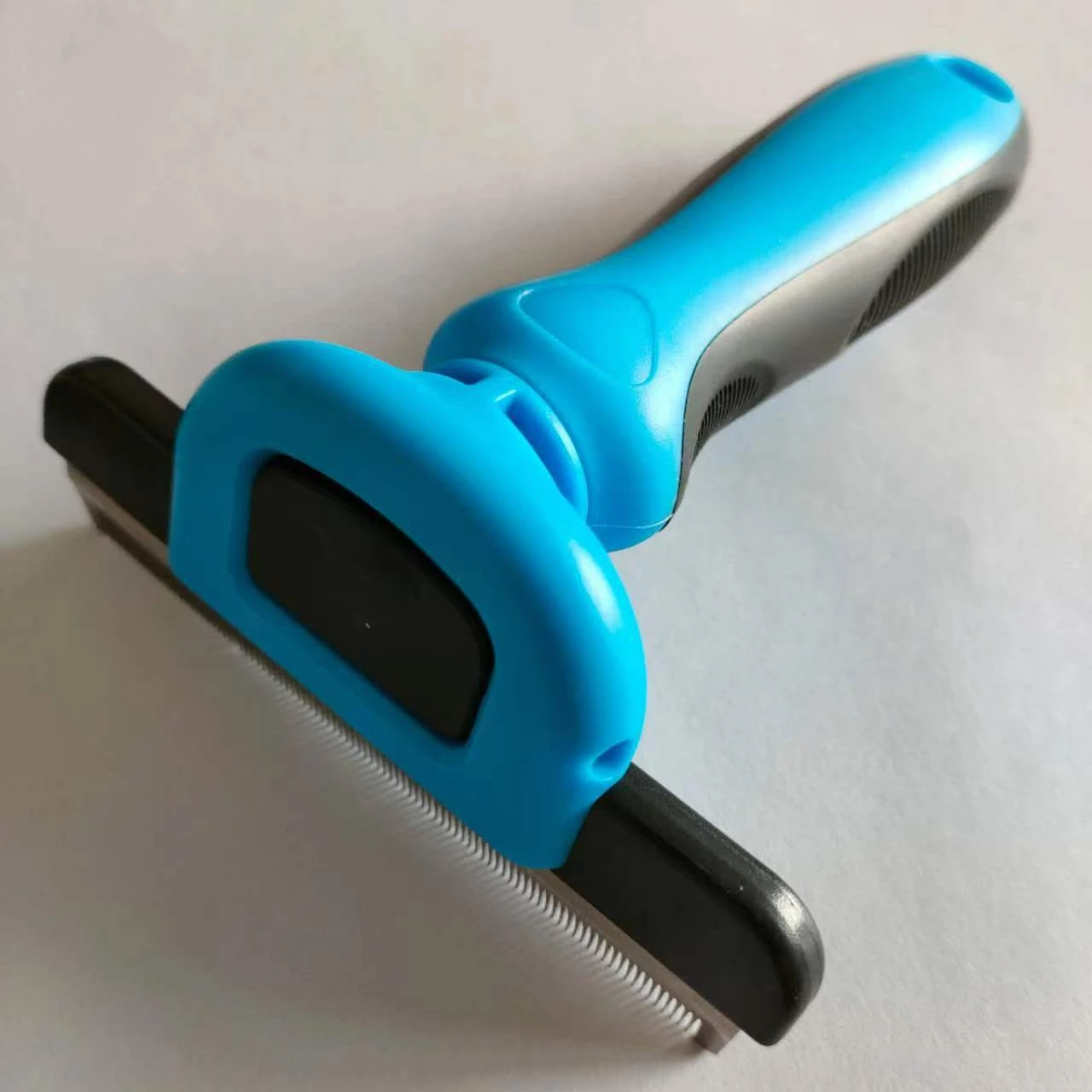 Factory customize dog shedding brush and pet dematting comb