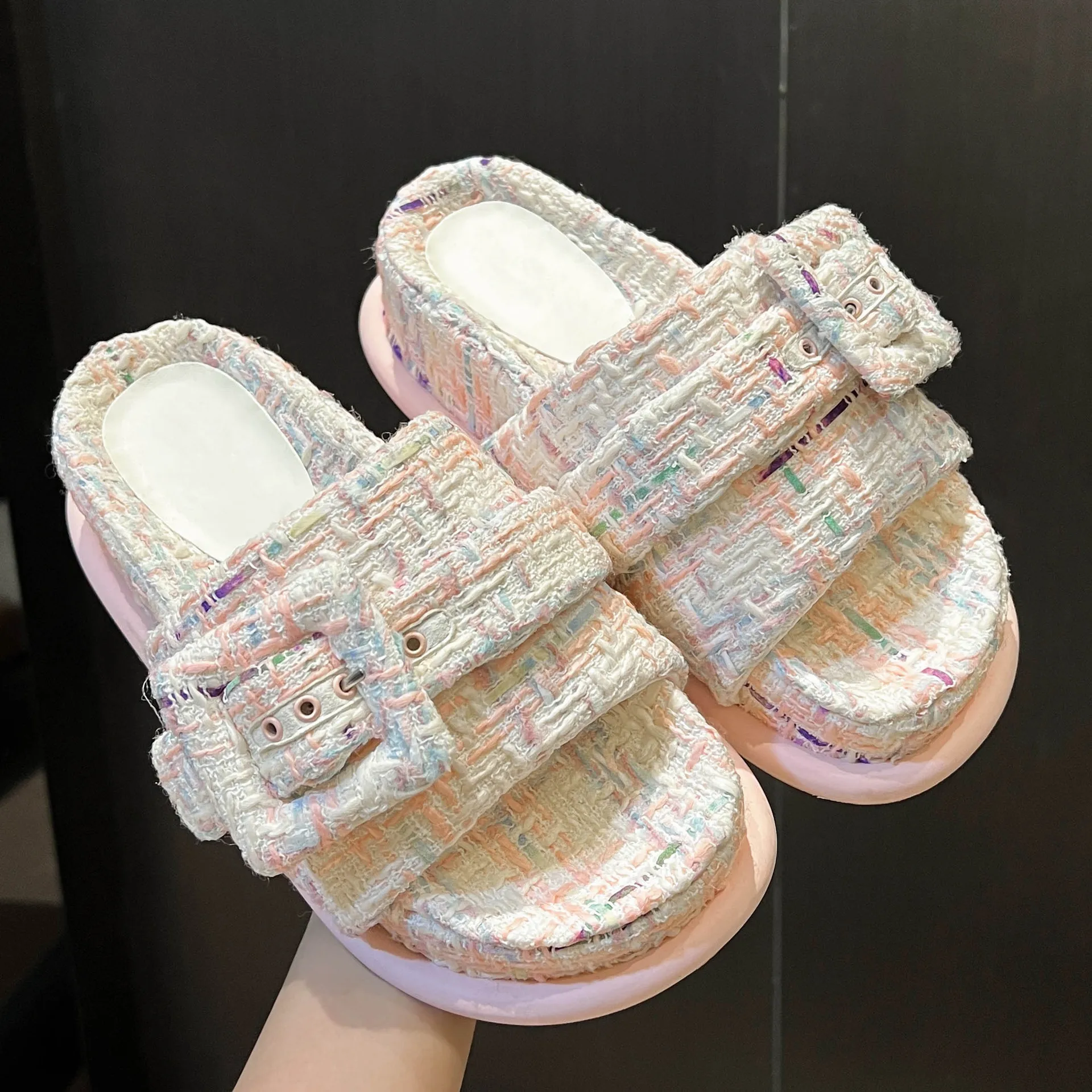 2024 Pantoufles Summer Colorful Lady Ins Retro Lady Metal Buckle Home Slippers Platform Fluffy Fur Slide Slippers For Women