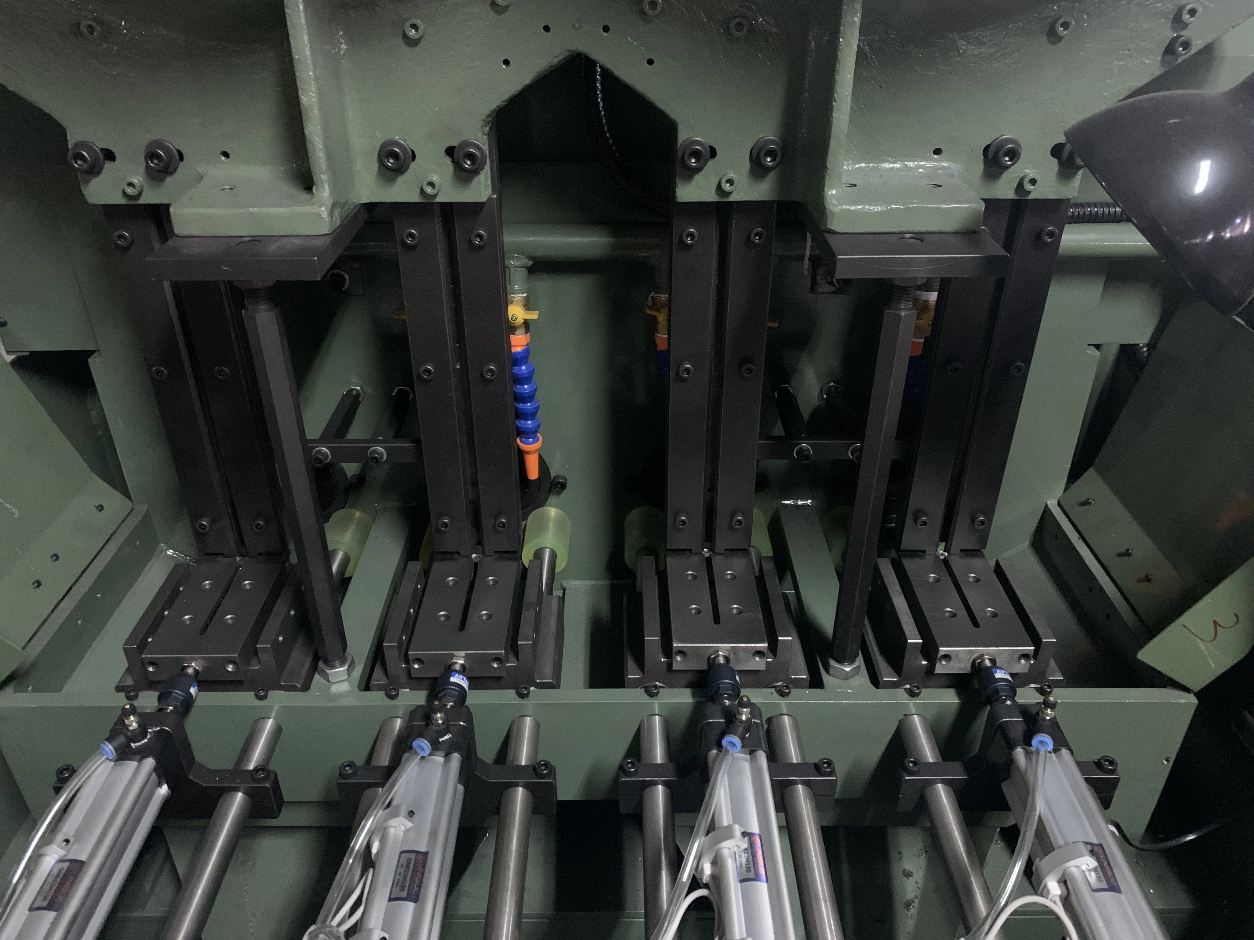 Taiwan technology Automatic high speed four spindle nut tapping machine