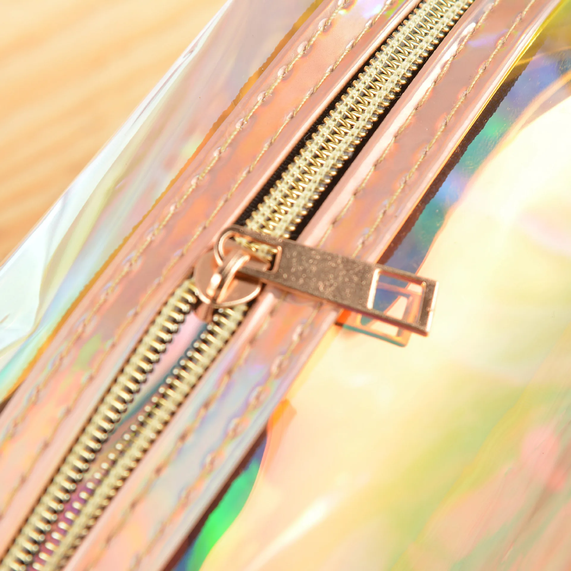 2020 amazon hot sale waterproof holographic laser TPU PVC cosmetic bag for women,wholesale fashion custom makeup bag with zipper