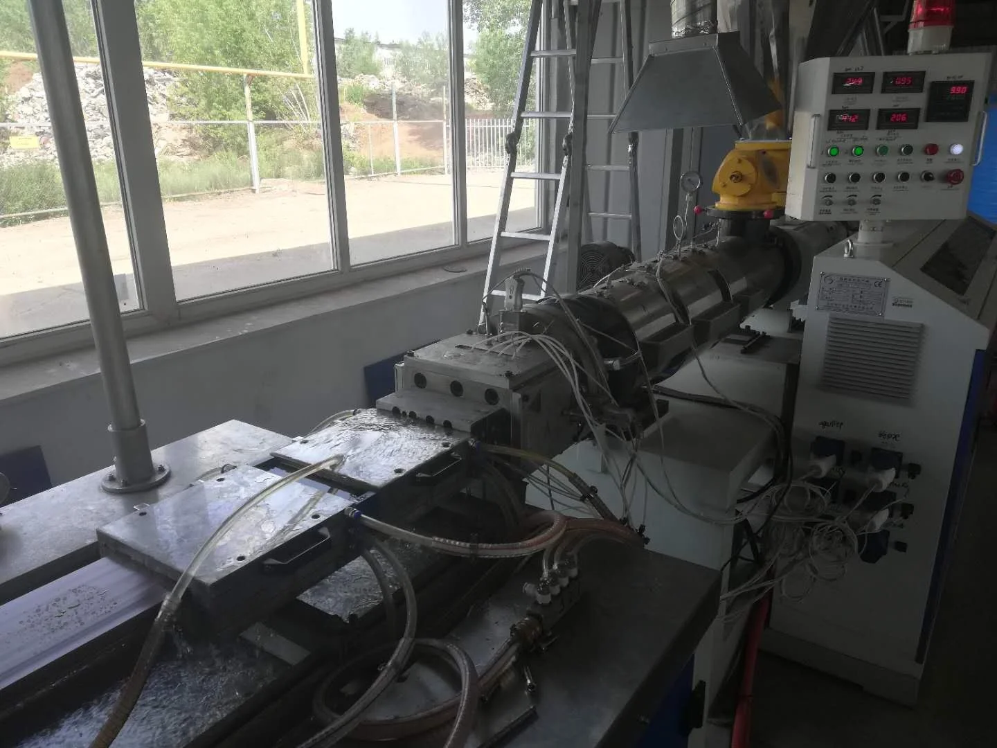 New Design PVC WPC Handrail Profile Making Machine