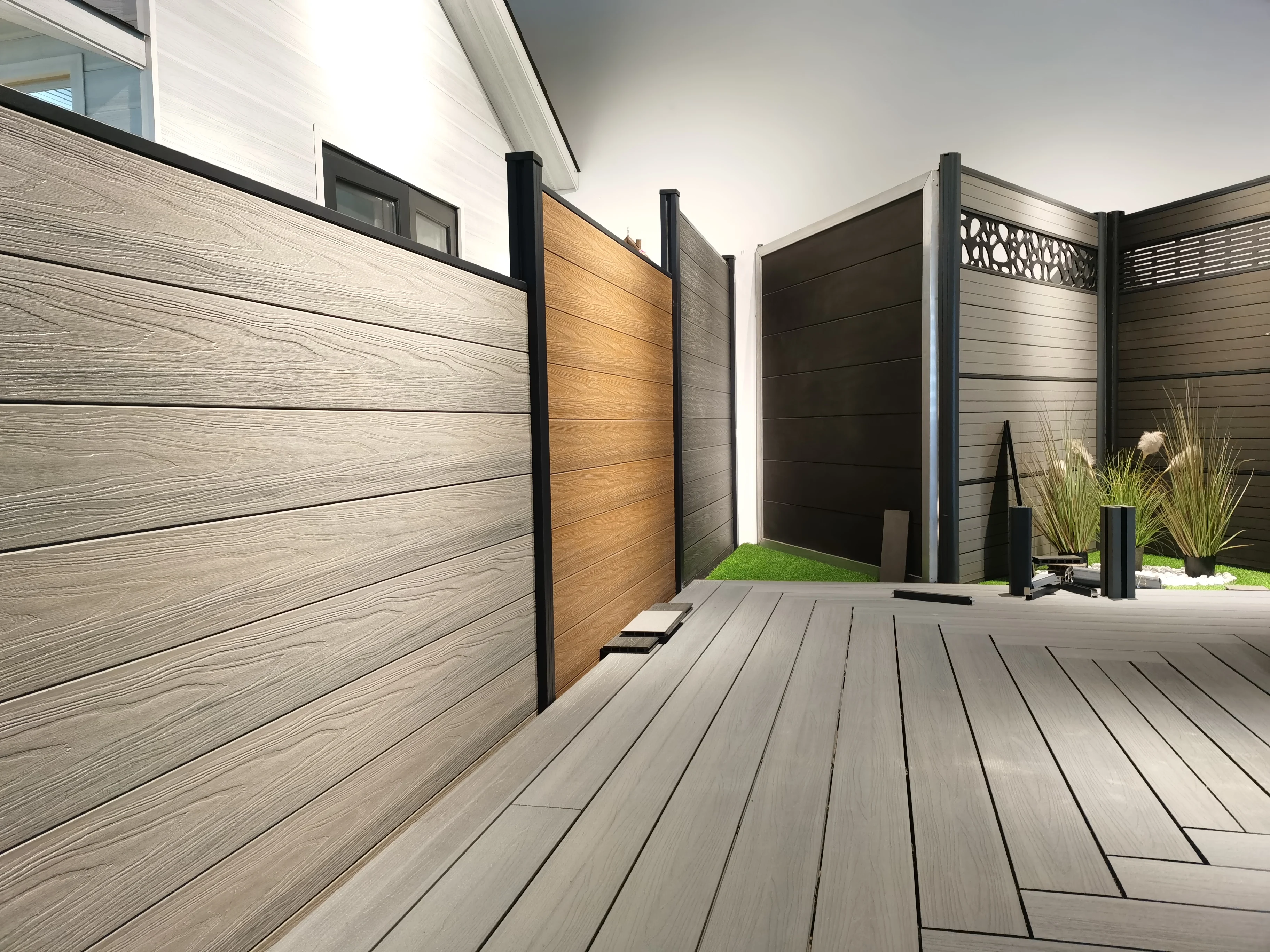 Exterior Eco-Friendly Sturdy Popular Windproof Fireproof Stable Private Wood Plastic Composite WPC Garden Fence For Muddy Ground