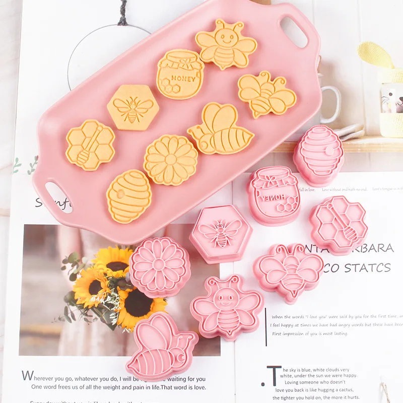 Saffron 8pcs/box Bee honeycomb cookie cutters Set of 8 designs multi cutter cookie plastic mini cookies biscuits