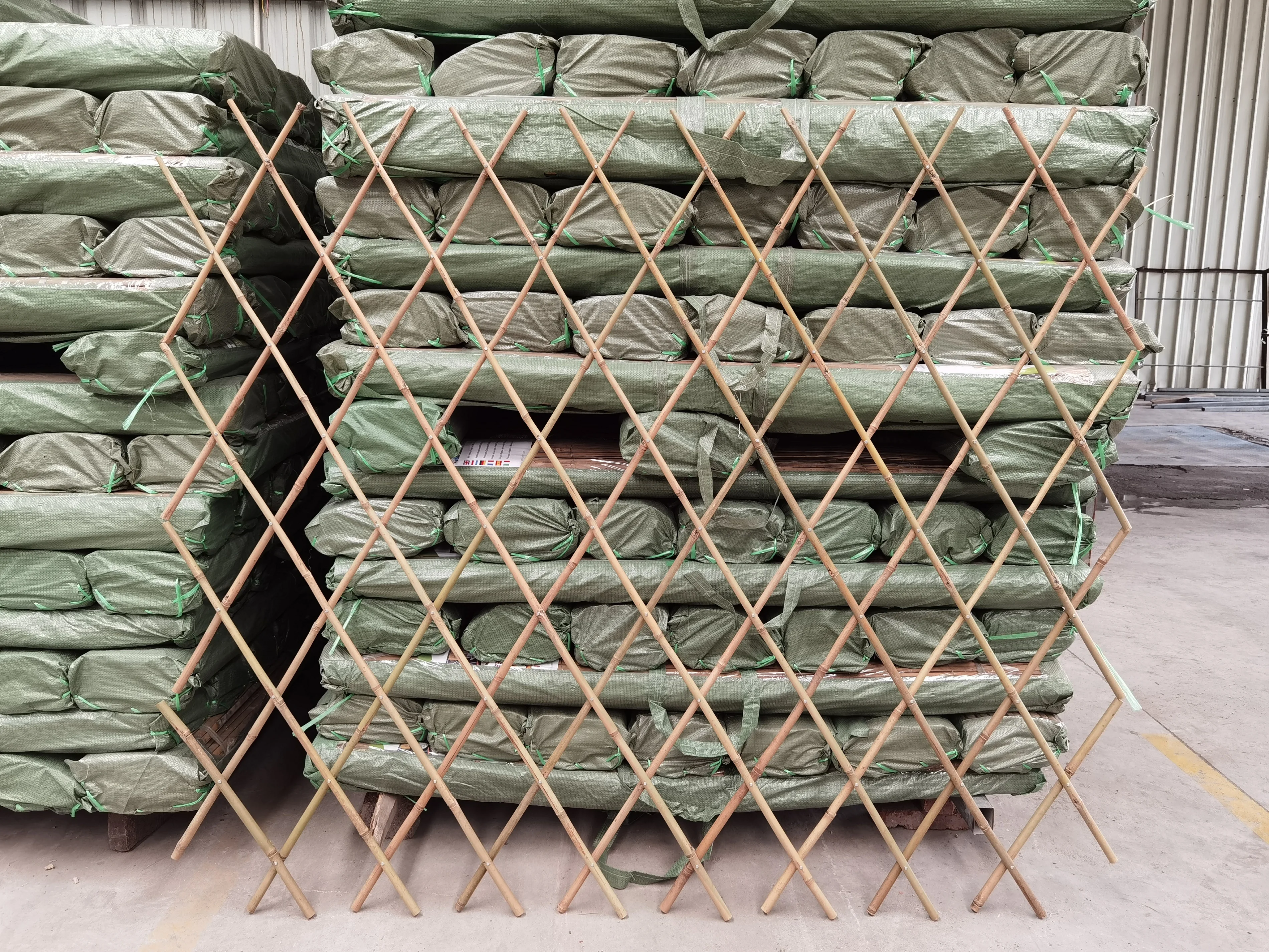 Hot sale natural expandable bamboo trellis for plant