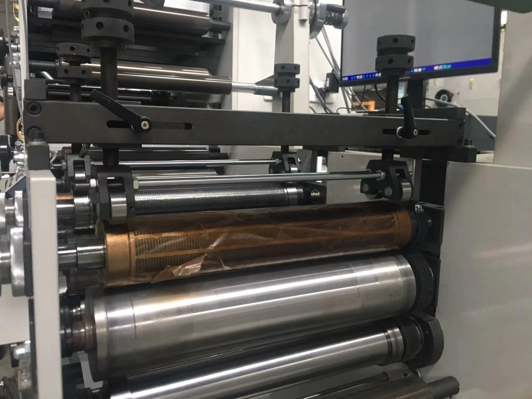 2 4 6 8  Color Adhesive Label Tape Printing Machine Roll to Roll